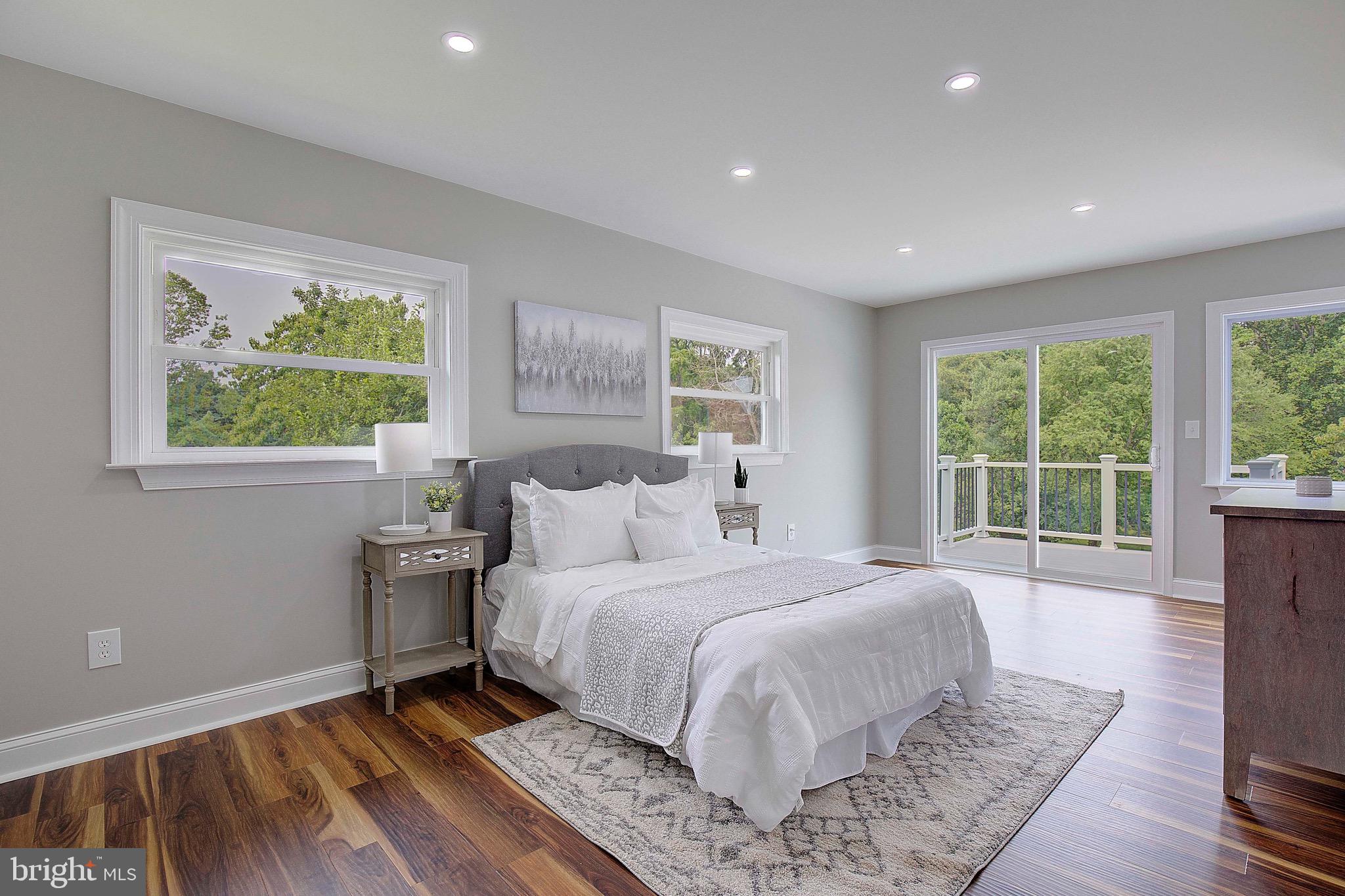 ROLLING HILLS - Residential