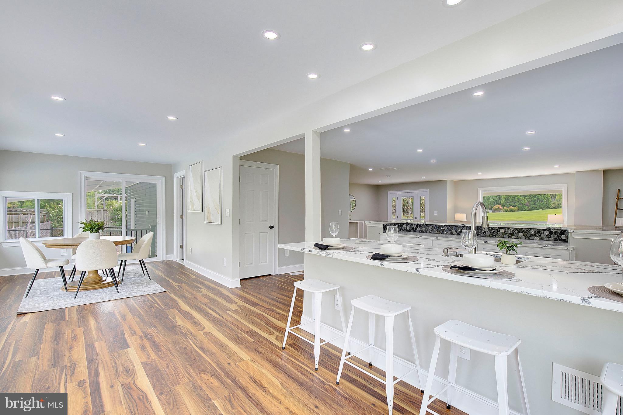 ROLLING HILLS - Residential