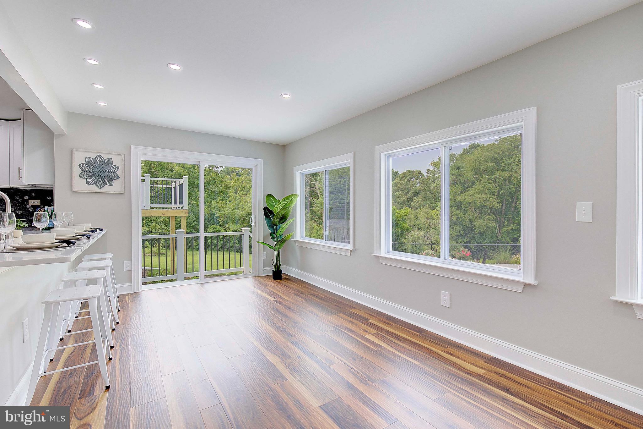 ROLLING HILLS - Residential