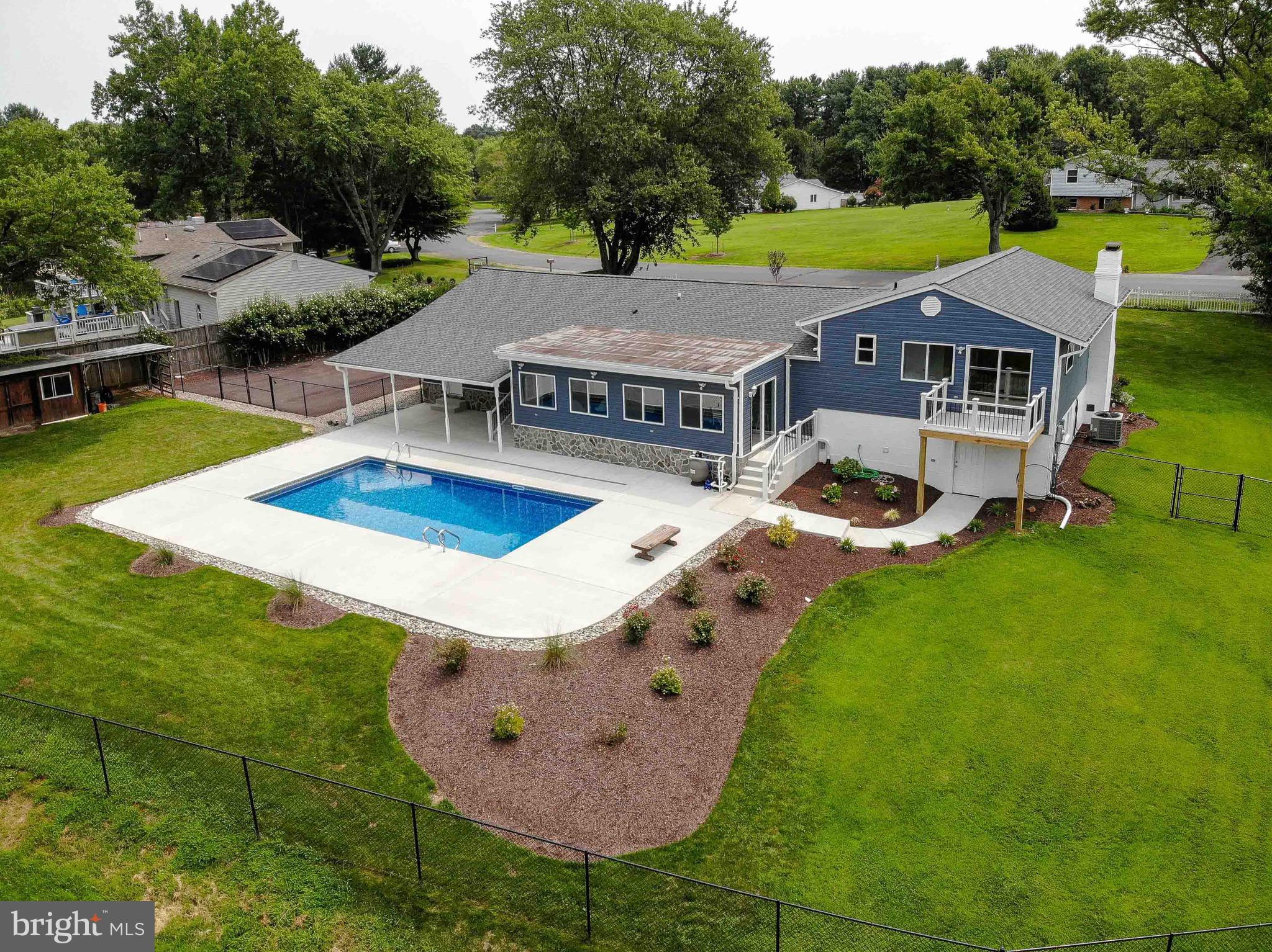 ROLLING HILLS - Residential