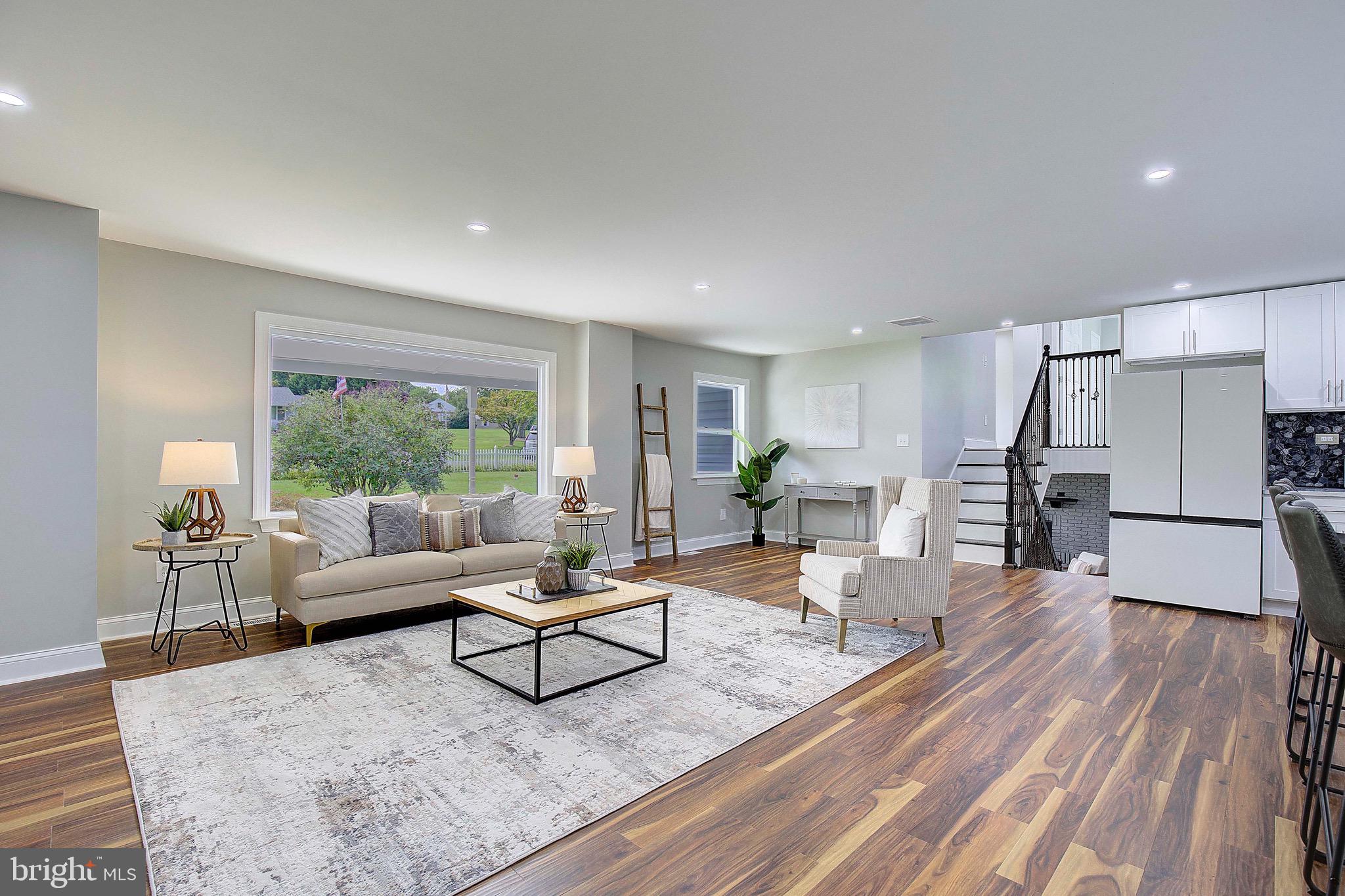 ROLLING HILLS - Residential