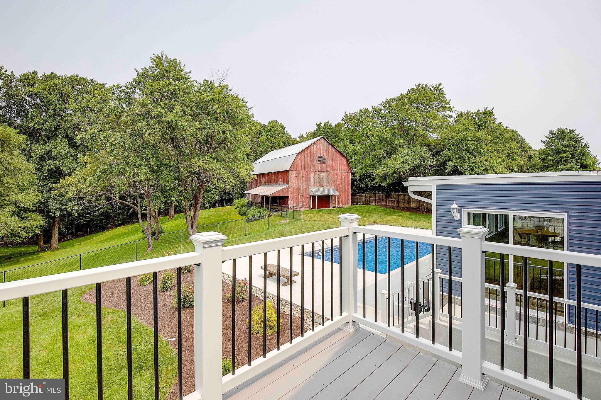 ROLLING HILLS - Residential