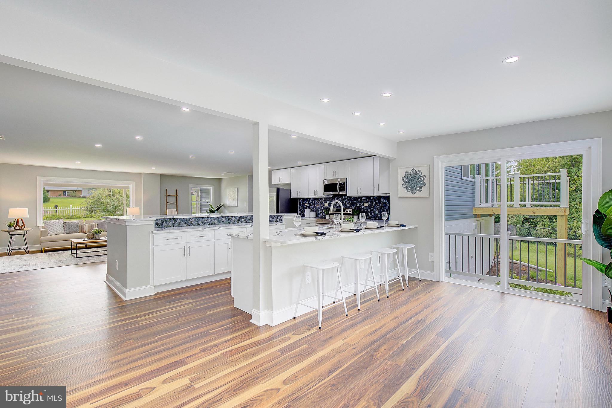 ROLLING HILLS - Residential