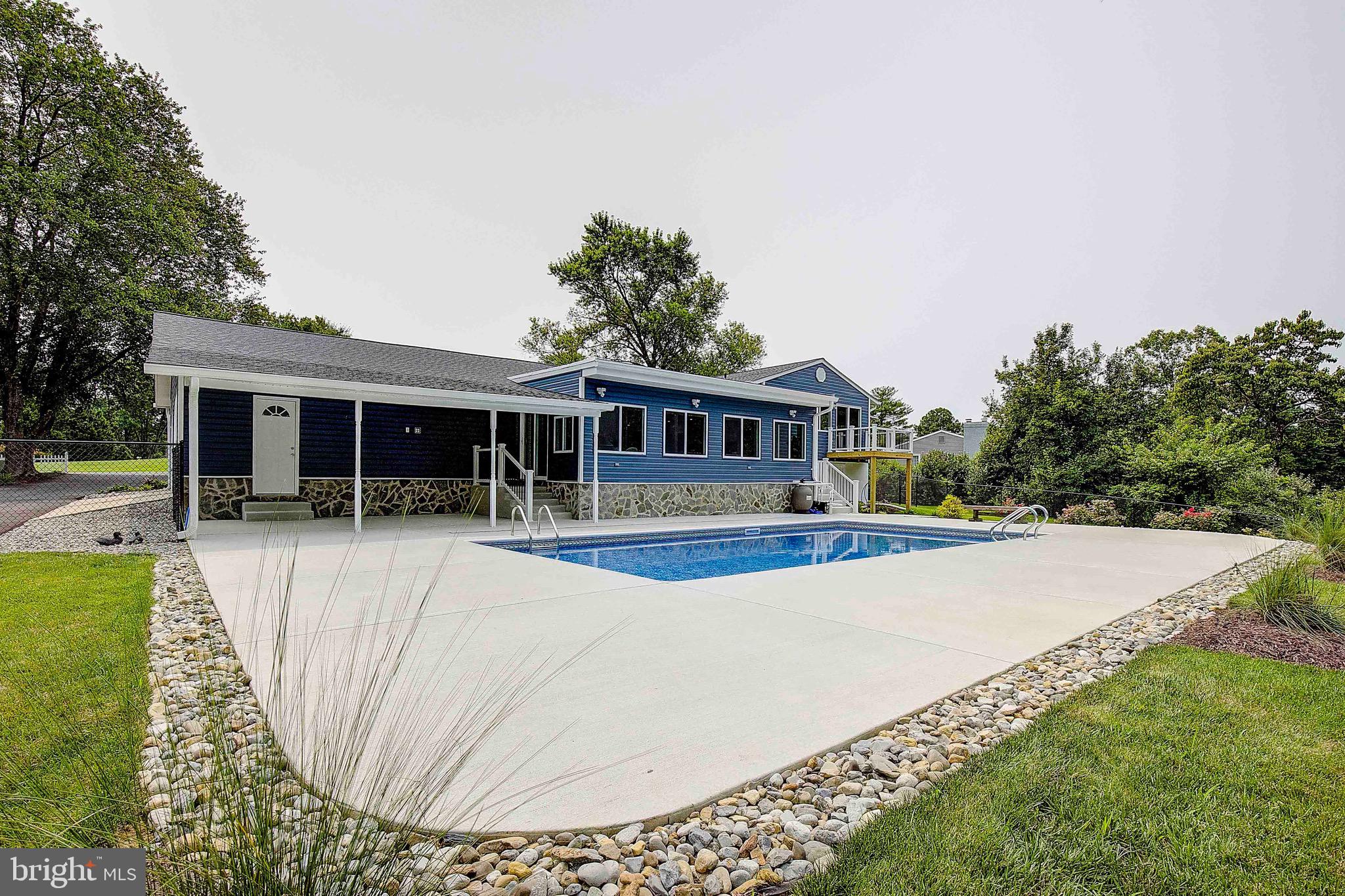 ROLLING HILLS - Residential