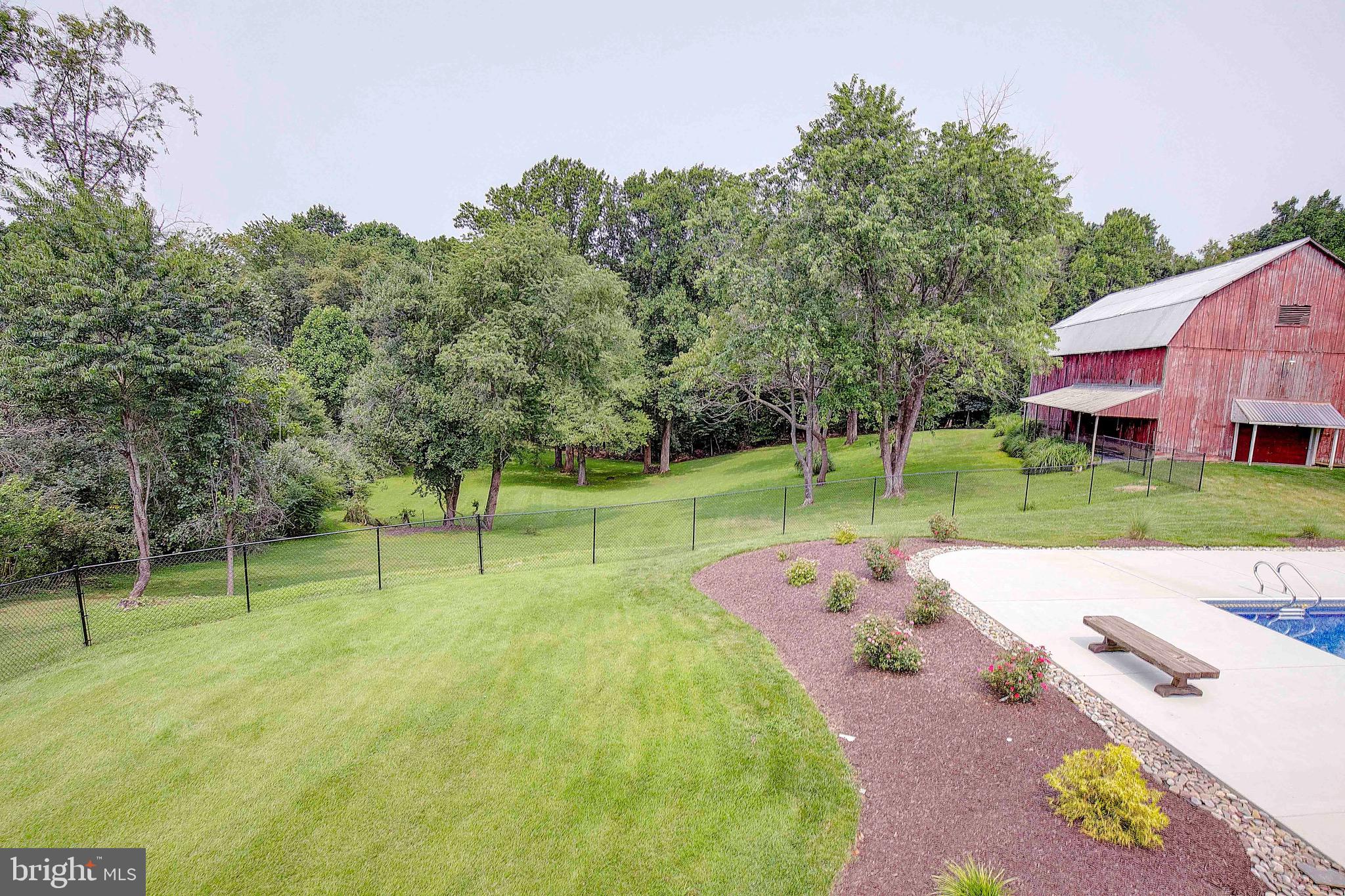 ROLLING HILLS - Residential