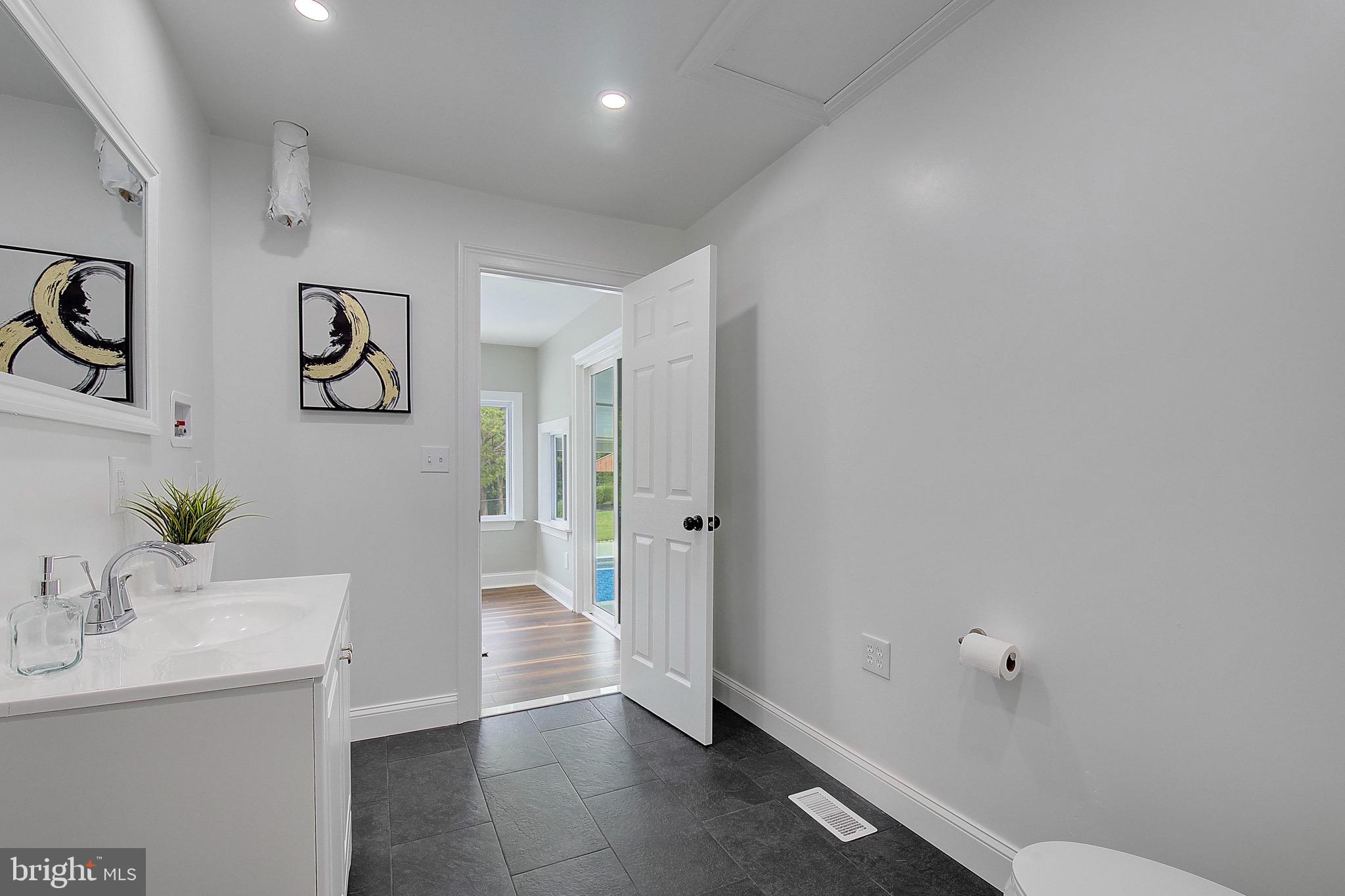 ROLLING HILLS - Residential