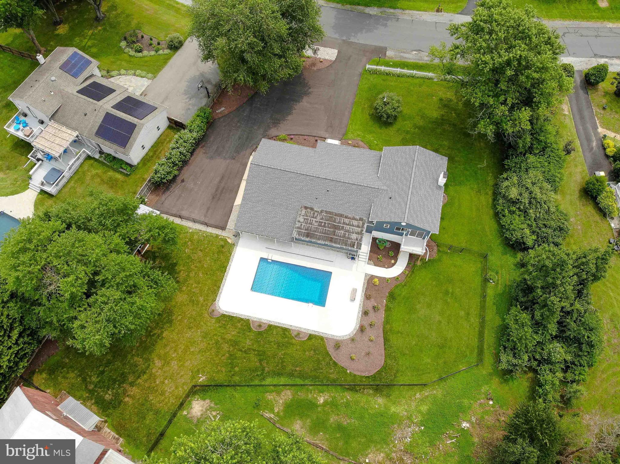 ROLLING HILLS - Residential