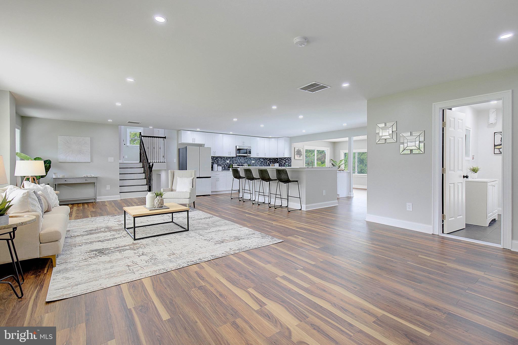 ROLLING HILLS - Residential