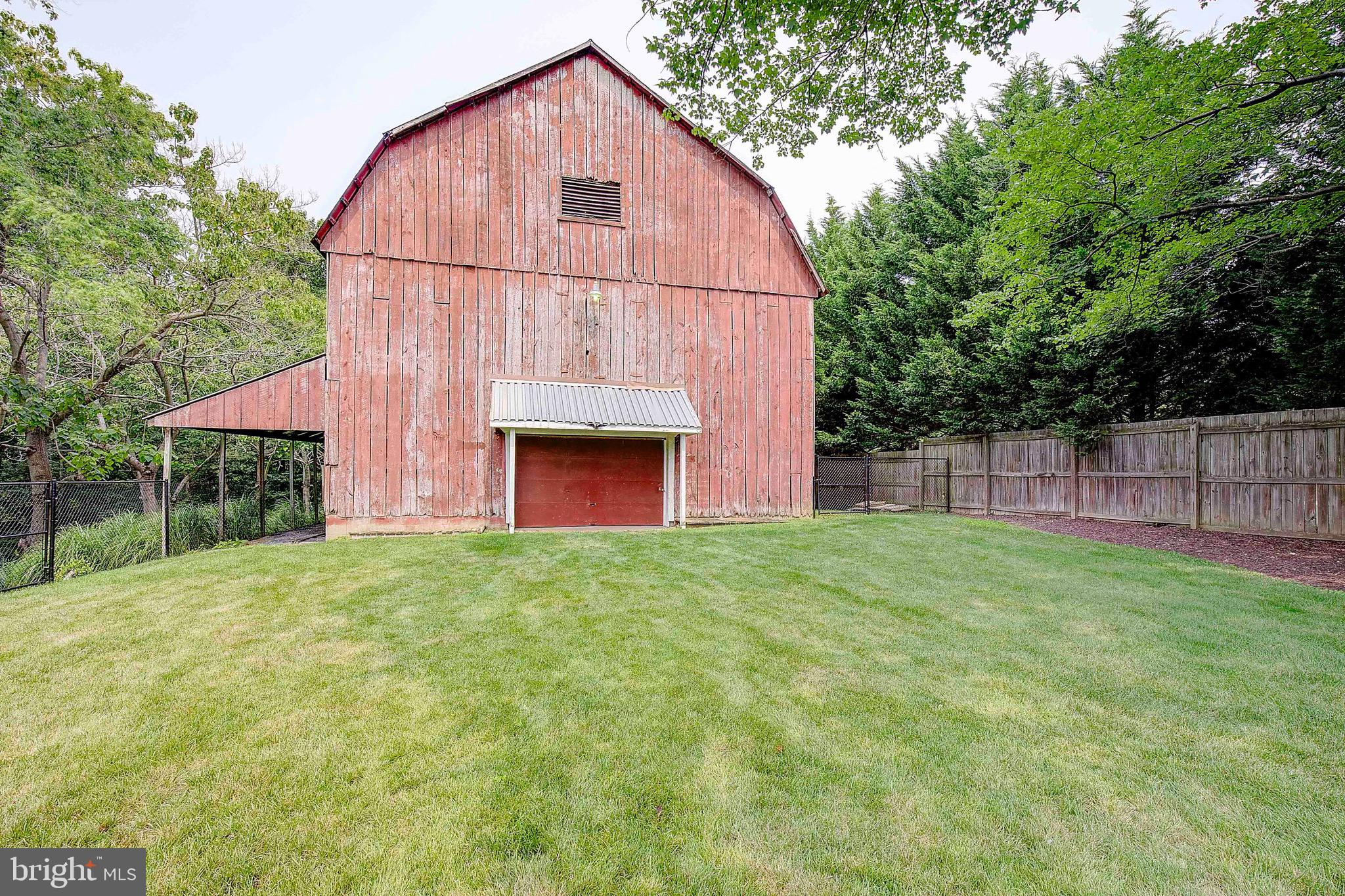 ROLLING HILLS - Residential