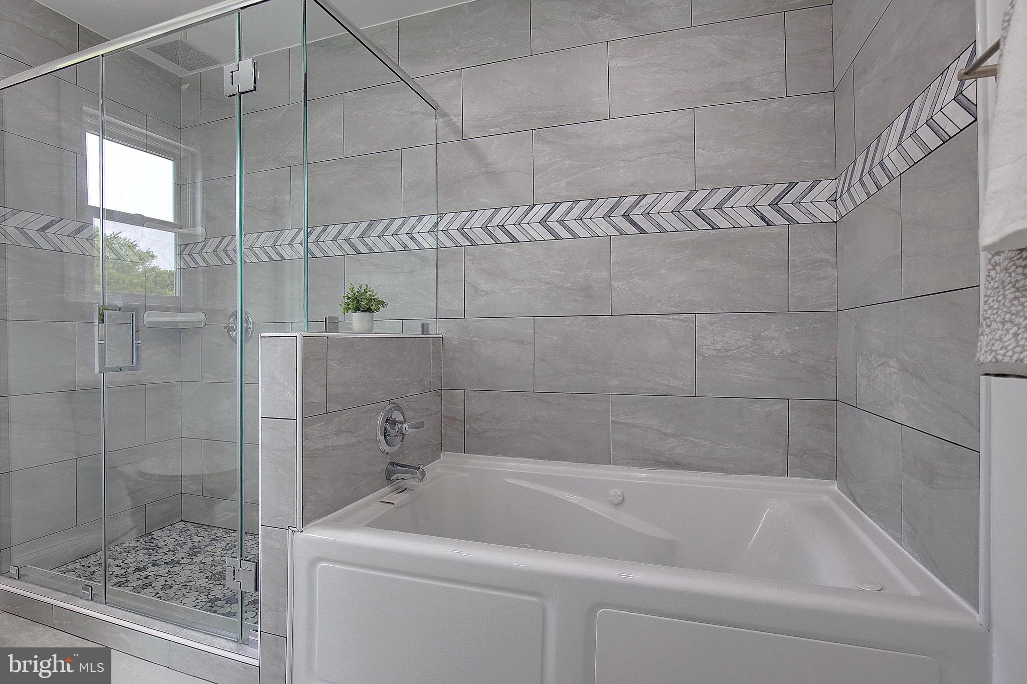 ROLLING HILLS - Residential