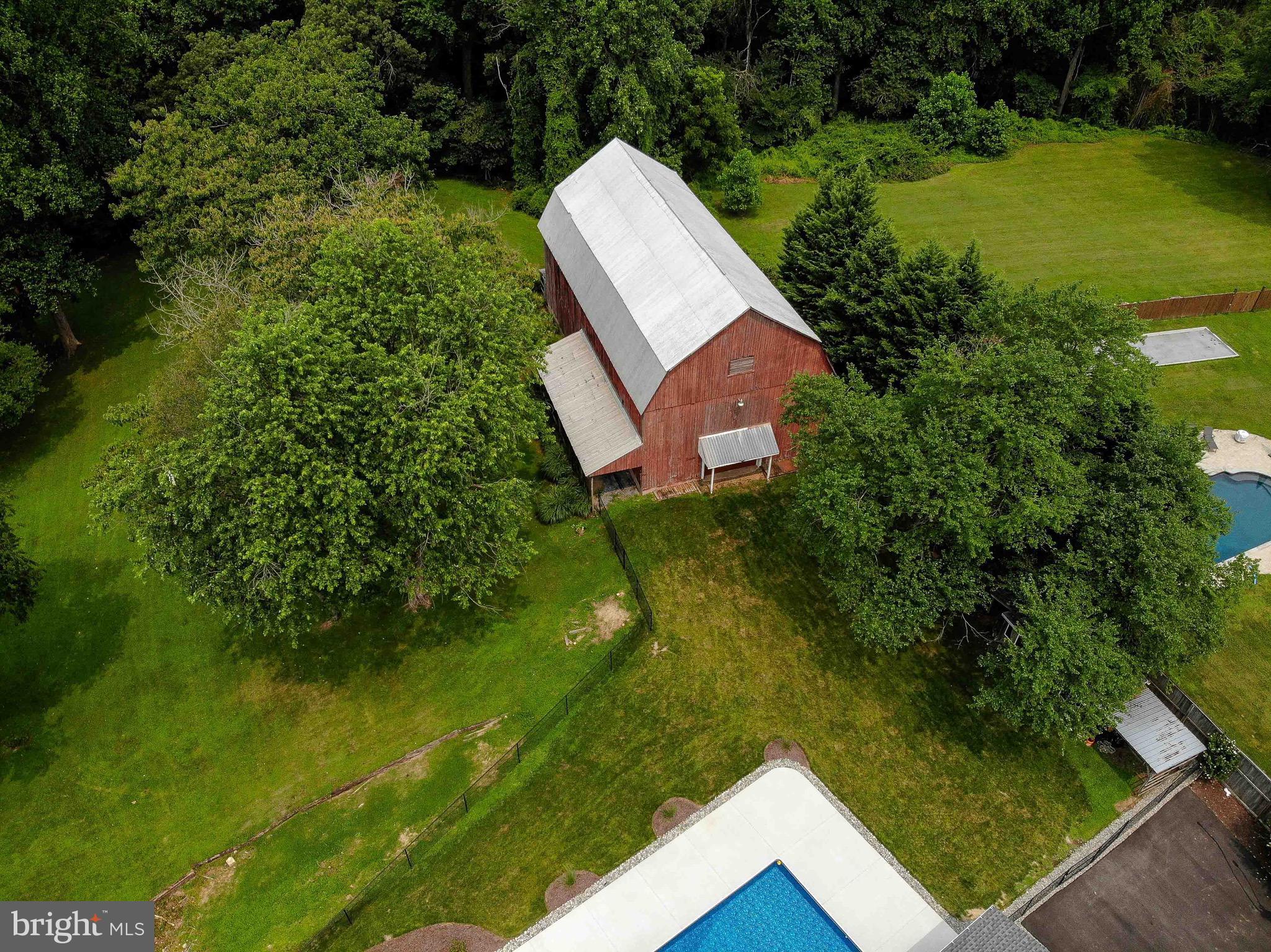 ROLLING HILLS - Residential