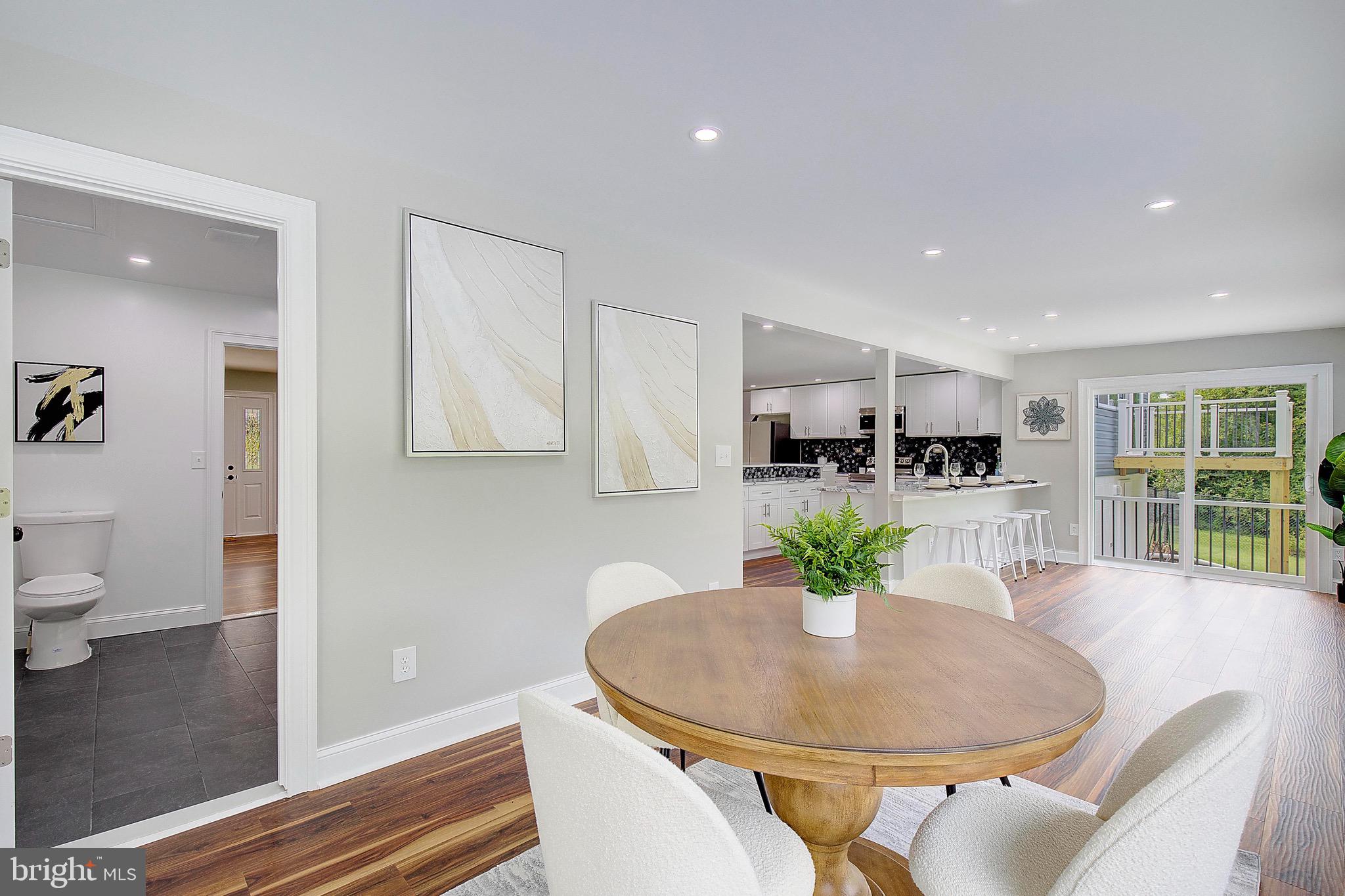 ROLLING HILLS - Residential