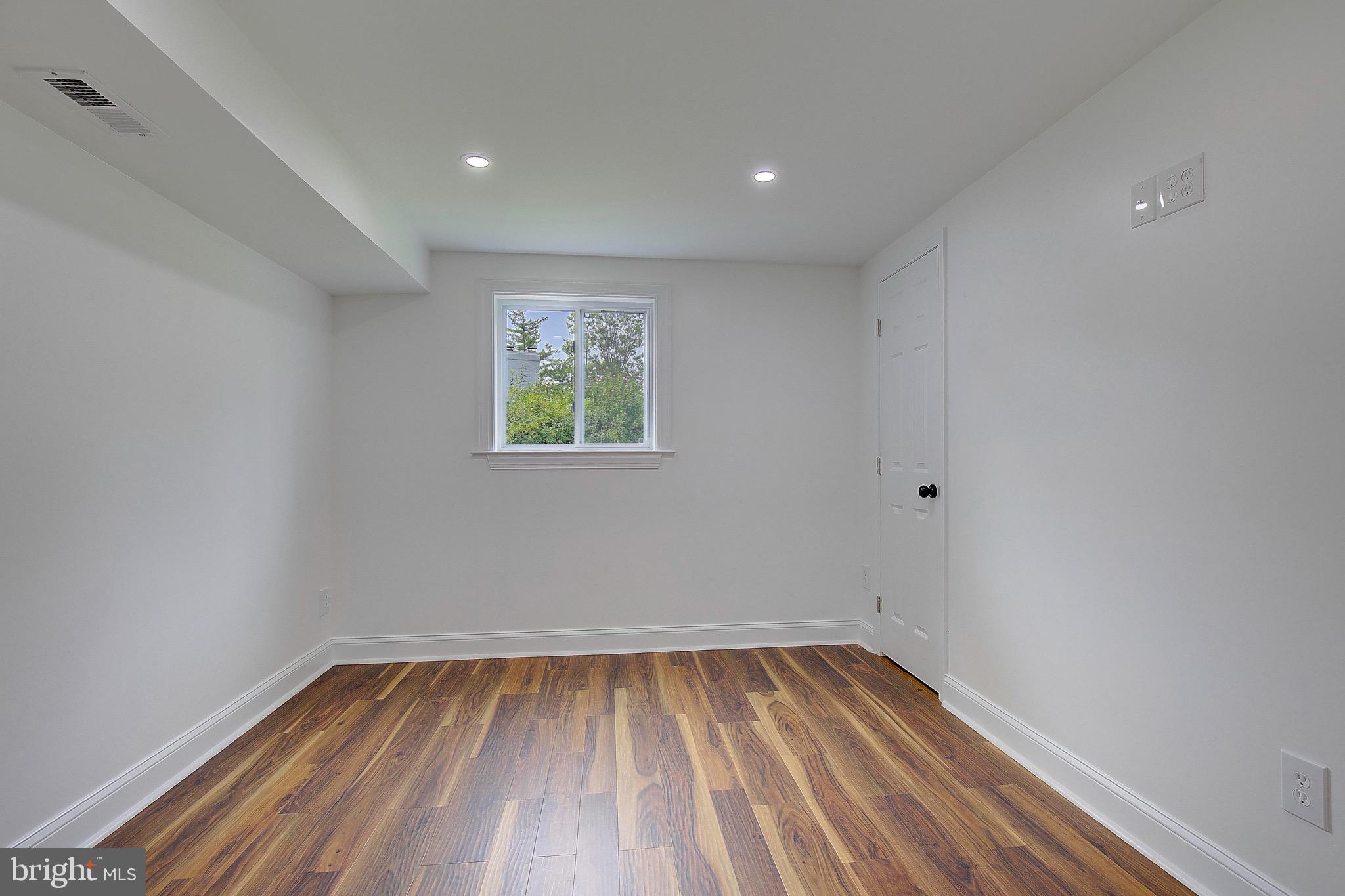 ROLLING HILLS - Residential