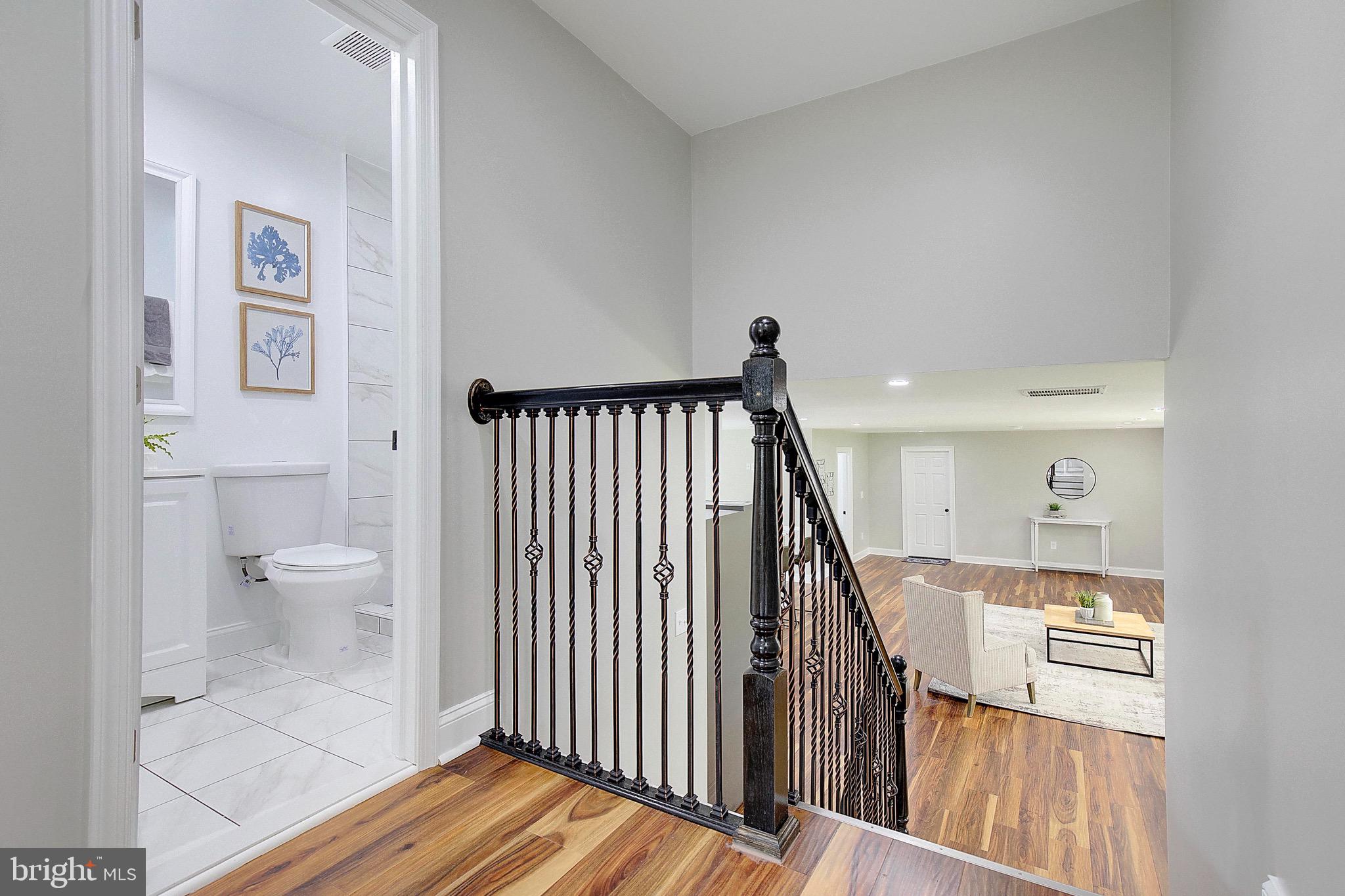 ROLLING HILLS - Residential