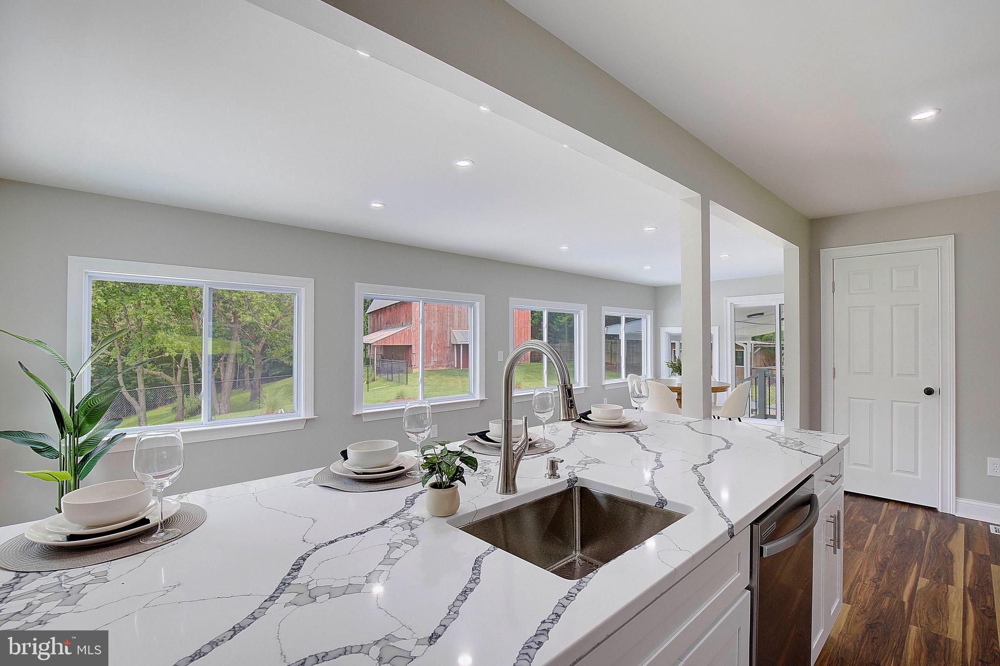 ROLLING HILLS - Residential