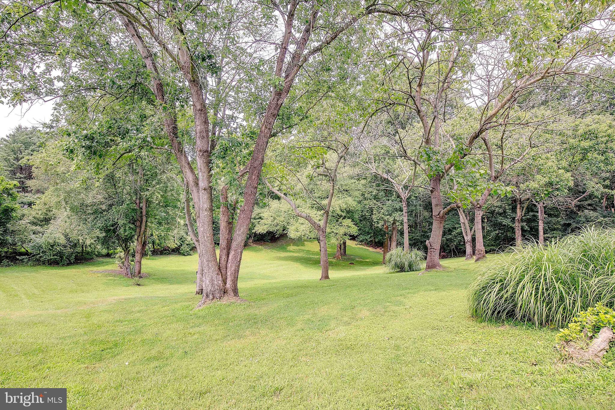 ROLLING HILLS - Residential