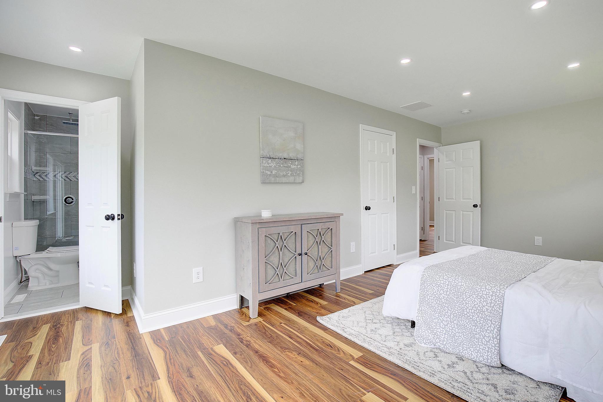 ROLLING HILLS - Residential