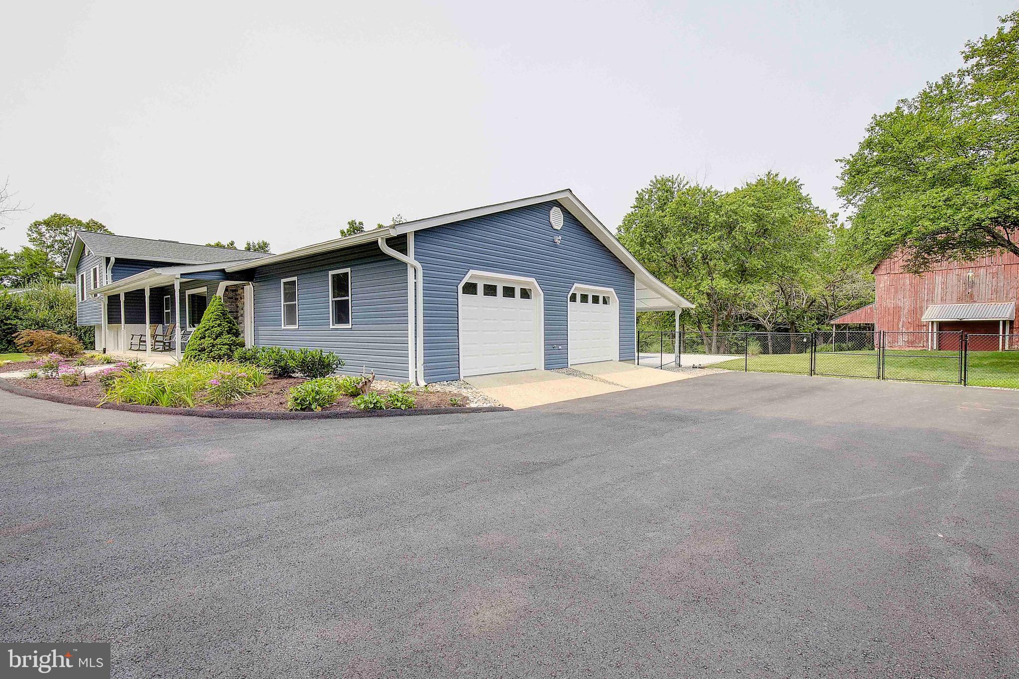 ROLLING HILLS - Residential