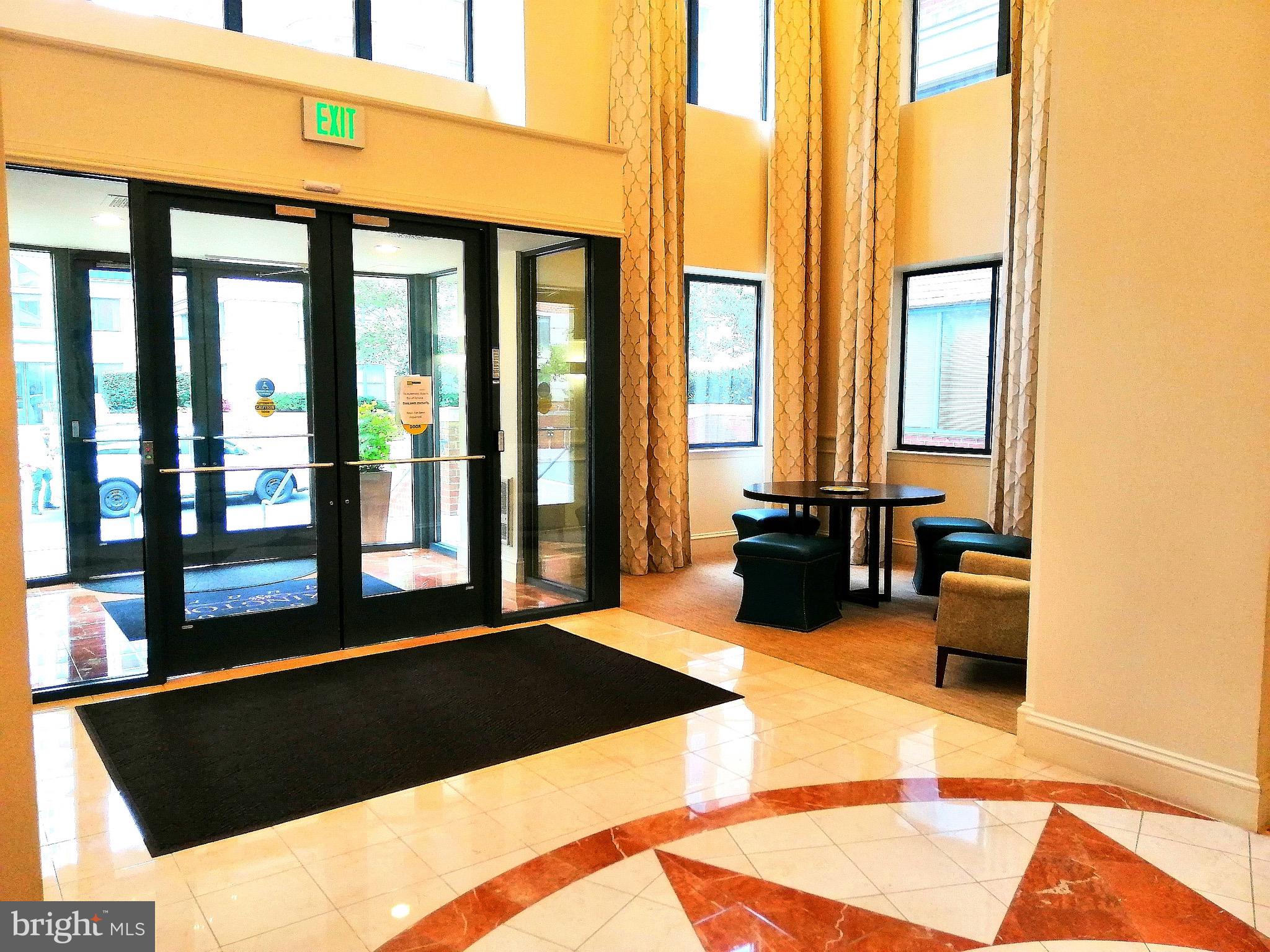 LEXINGTON SQUARE - Residential Lease