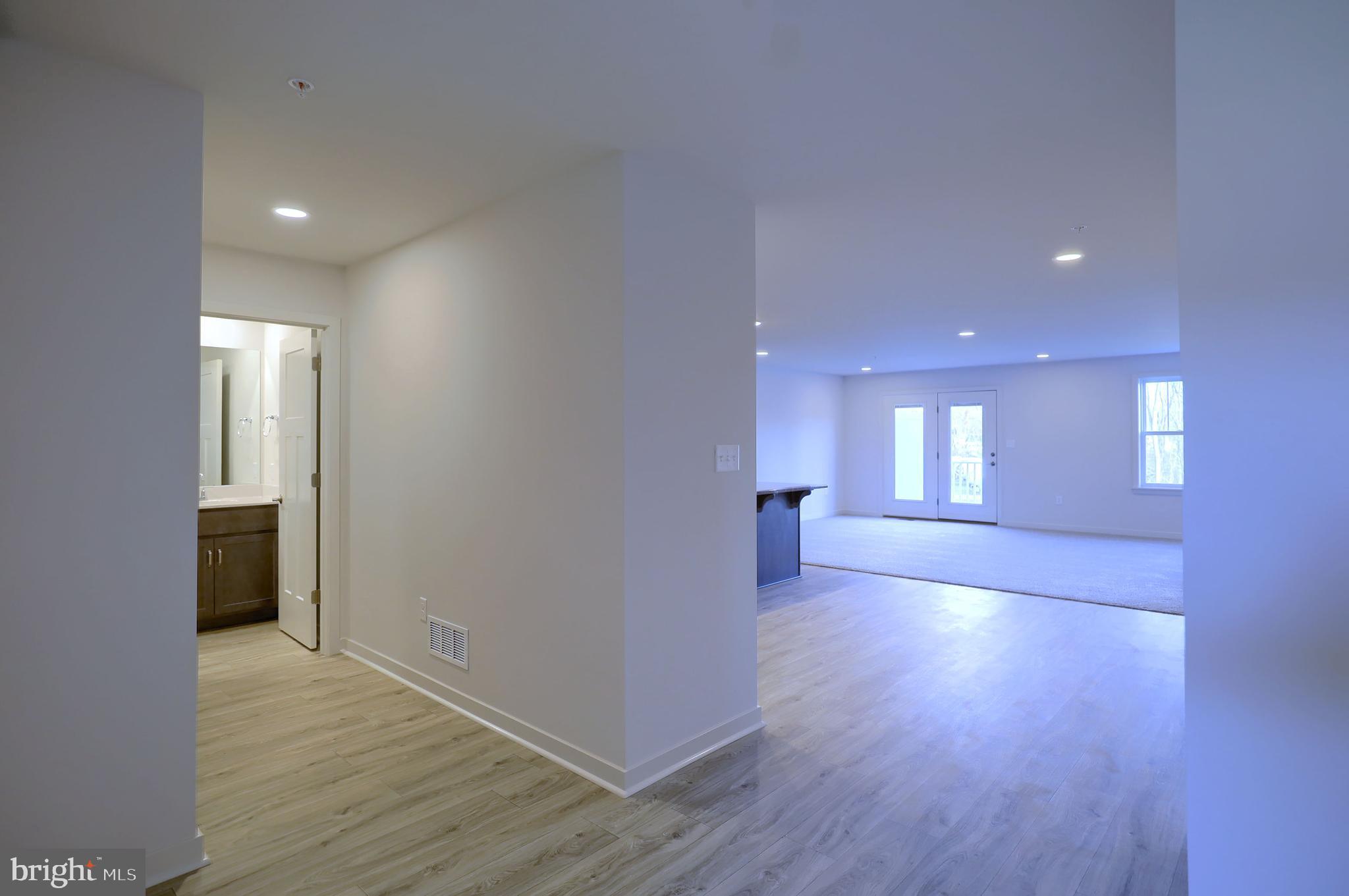 7262 WHITE OAK BOULEVARD