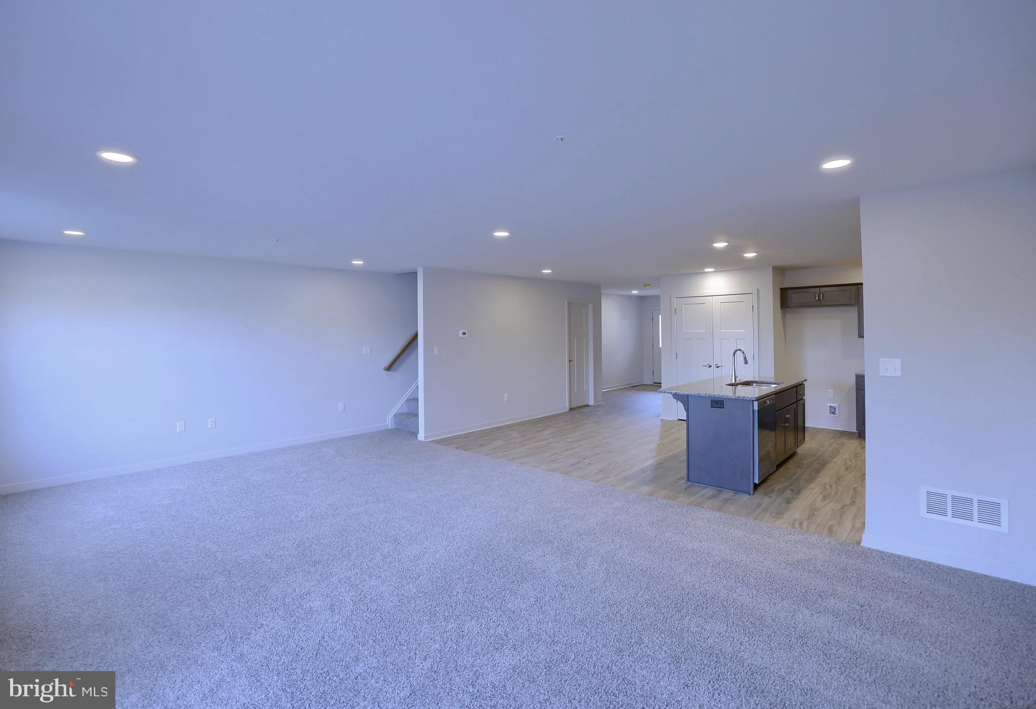 7262 WHITE OAK BOULEVARD