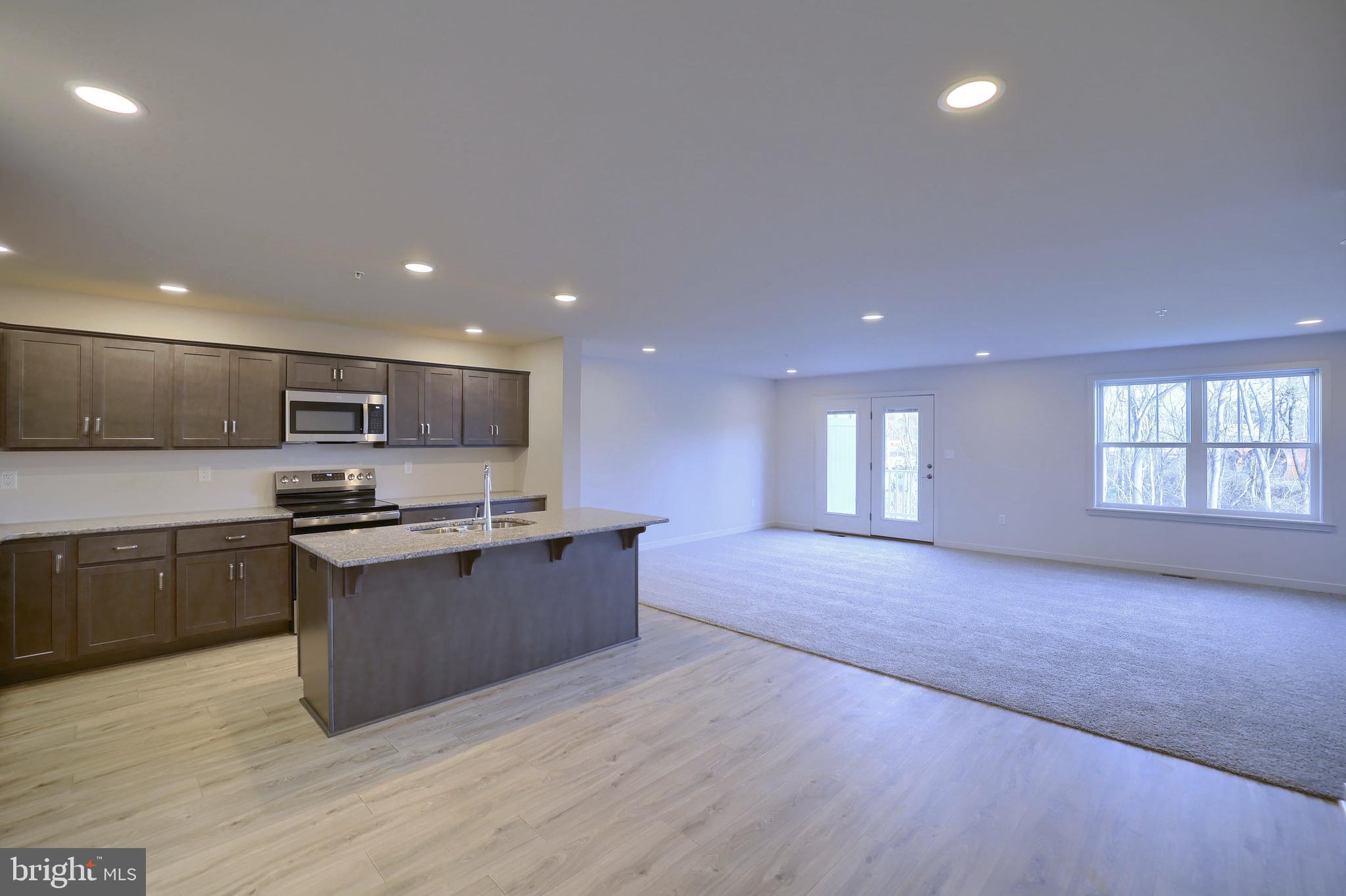 7262 WHITE OAK BOULEVARD