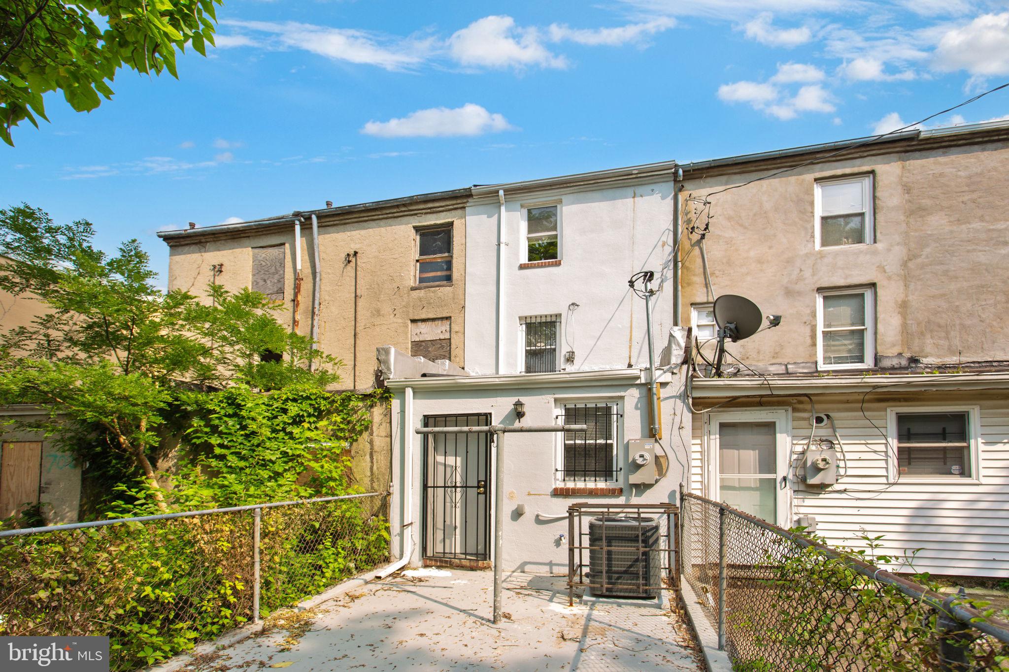 SANDTOWN-WINCHESTER - Residential