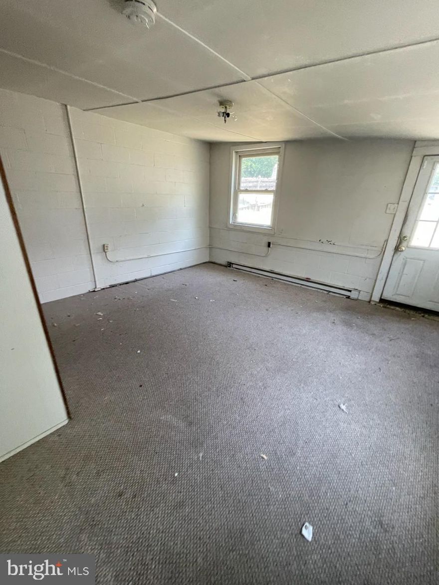 Fabulous 4BR 1BA home in the heart of downtown! Excellent location highlight a location that is convenient to commutes or local excursions. Nice yard is partially fenced. Property is lender owned, is being sold as is. Seller makes no representation or warranties.