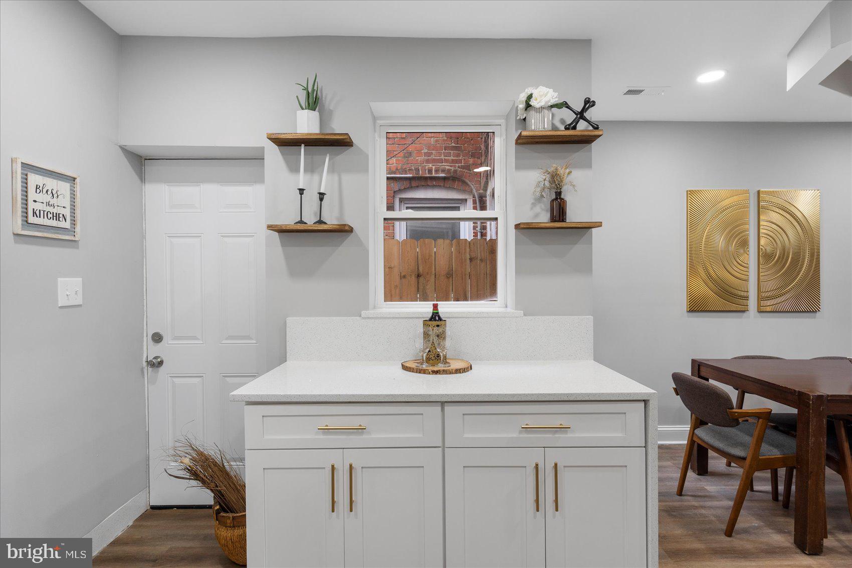 WINCHESTER - Residential