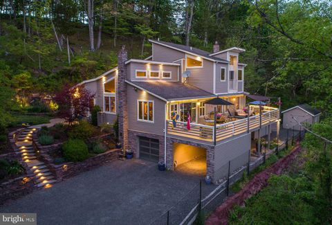 272 HEADQUARTERS ROAD ERWINNA PA 18920