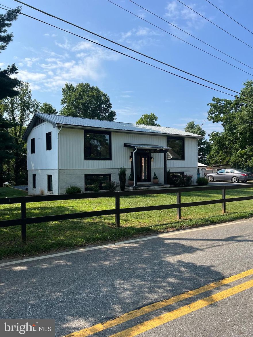 WONDERFUL OPPORTUNITY TO HAVE AN INVESTMENT PROPERTY IN URBANA.......FULLY LEASED AT THIS TIME...........VERY CONVENIENT FOR RESIDENT OF THE VILLAGES TO FIND, WITHIN WALKING OF URBANA ELEMENTARY SCHOOL AND ALSO TO EXIT ONTO RT. 2 70.
ZONING IS VILLAGE COMMERCIAL, BUILDING WAS COMPLETELY REMODELED IN 2022...FROM TOPTO BOTTOM.
LOCATION HAS GREAT FUTURE.