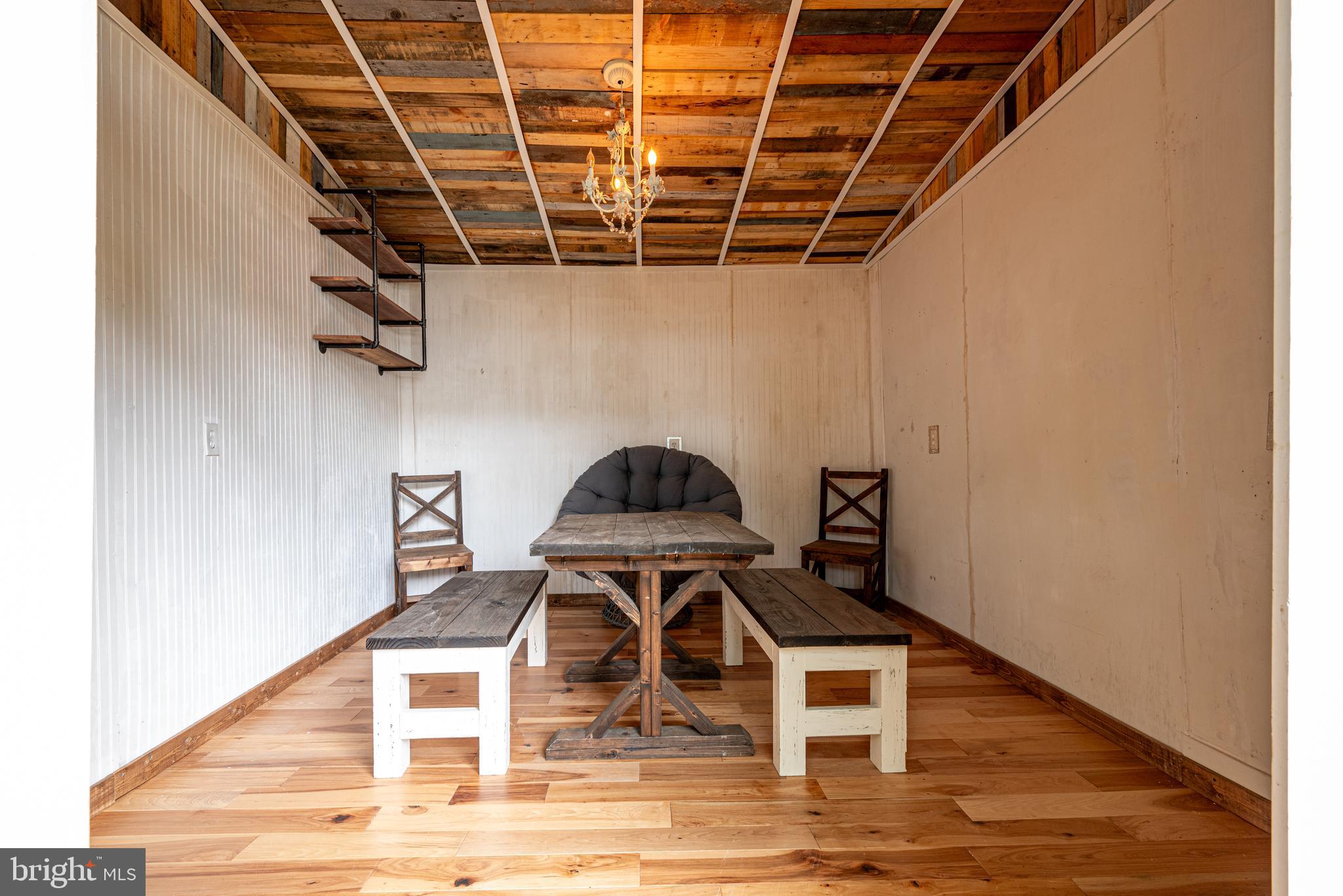 VIENNA WOODS - Residential