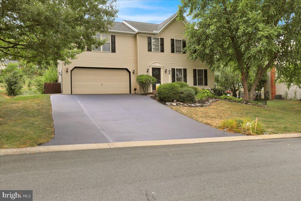 Photo of 14 Foxrun Terrace, Lititz, PA 17543 (MLS # PALA2053466)