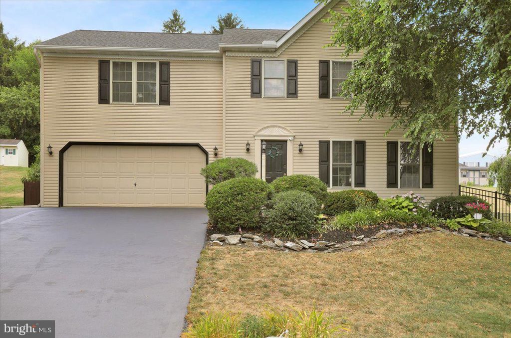 Photo of 14 Foxrun Terrace, Lititz, PA 17543 (MLS # PALA2053466)