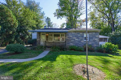 Photo of 1416 Penn Grant Road, Lancaster, PA 17602 (MLS # PALA2059108)