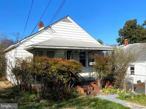 3304 Clayborne Avenue, Alexandria, VA MLS: VAFX2288956