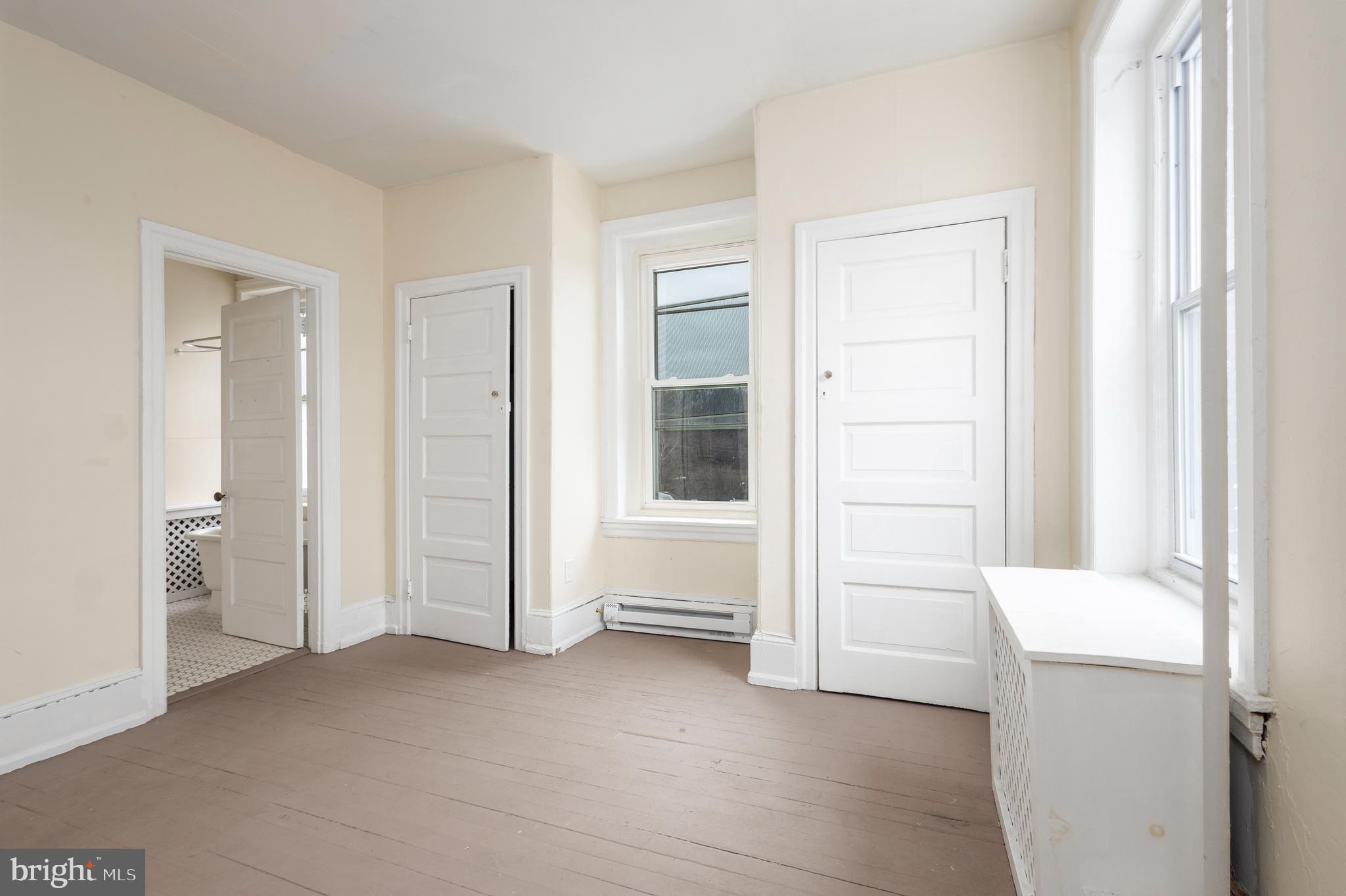 EAST FALLS - Residential Income