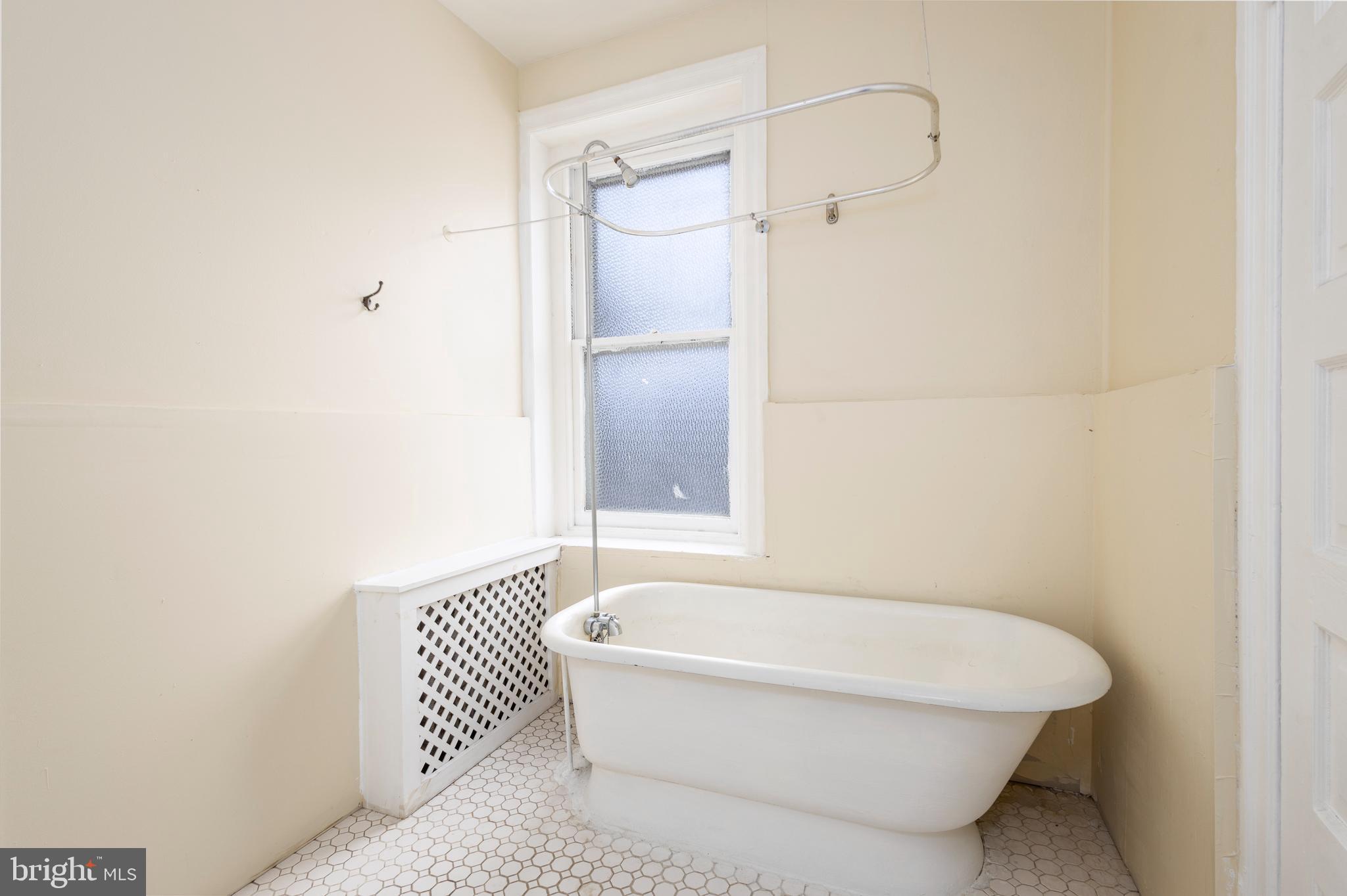 EAST FALLS - Residential Income