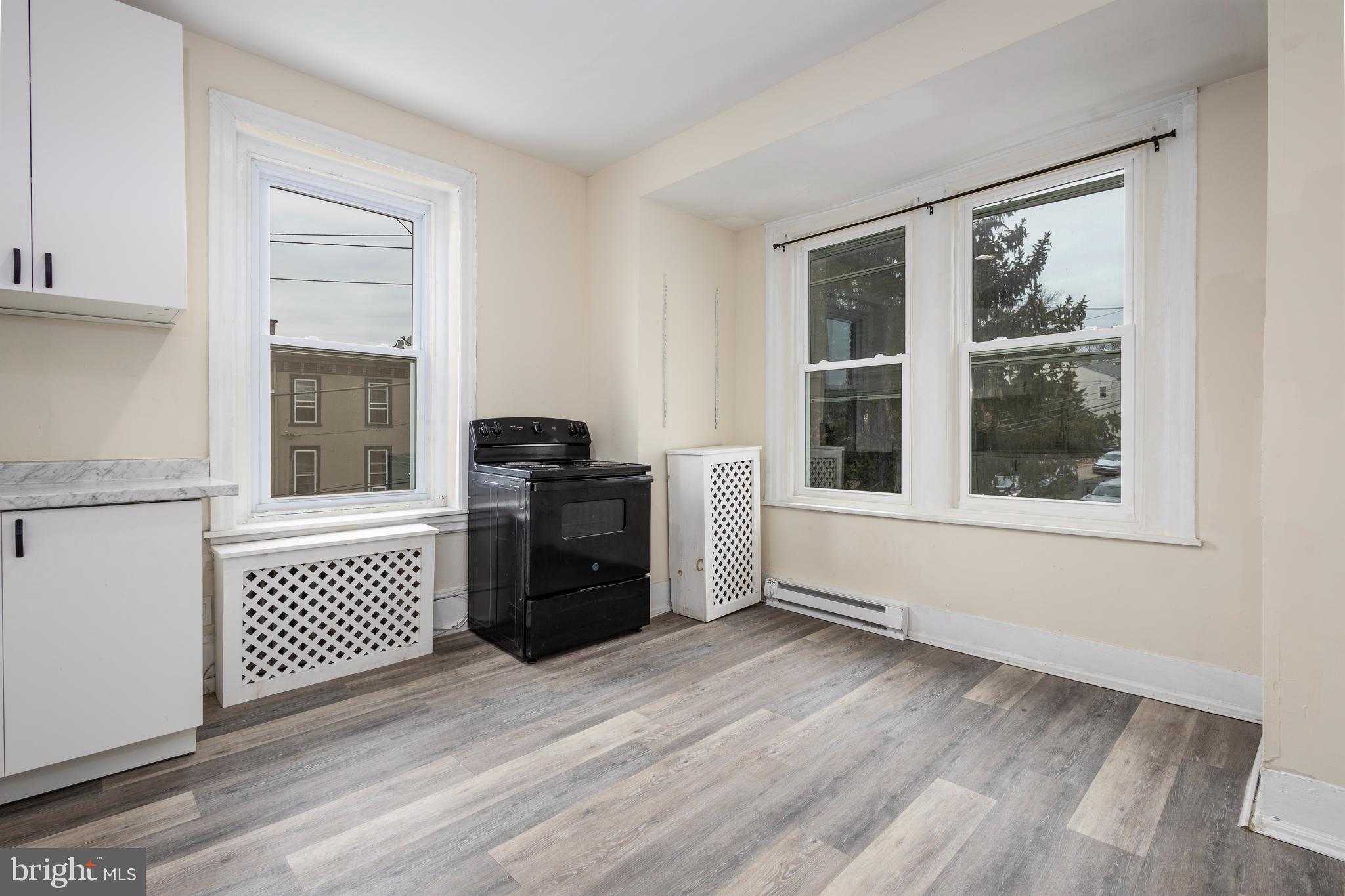 EAST FALLS - Residential Income