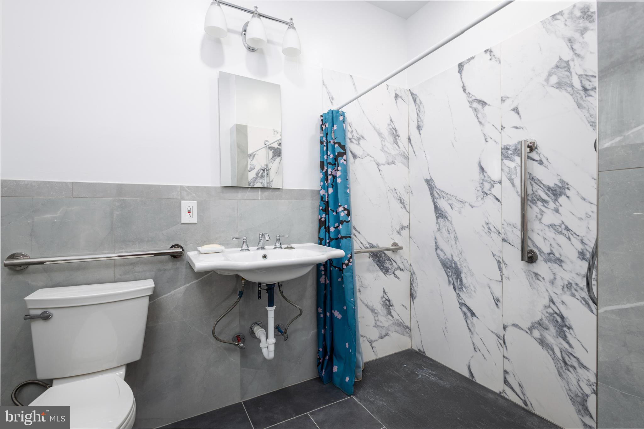 EAST FALLS - Residential Income