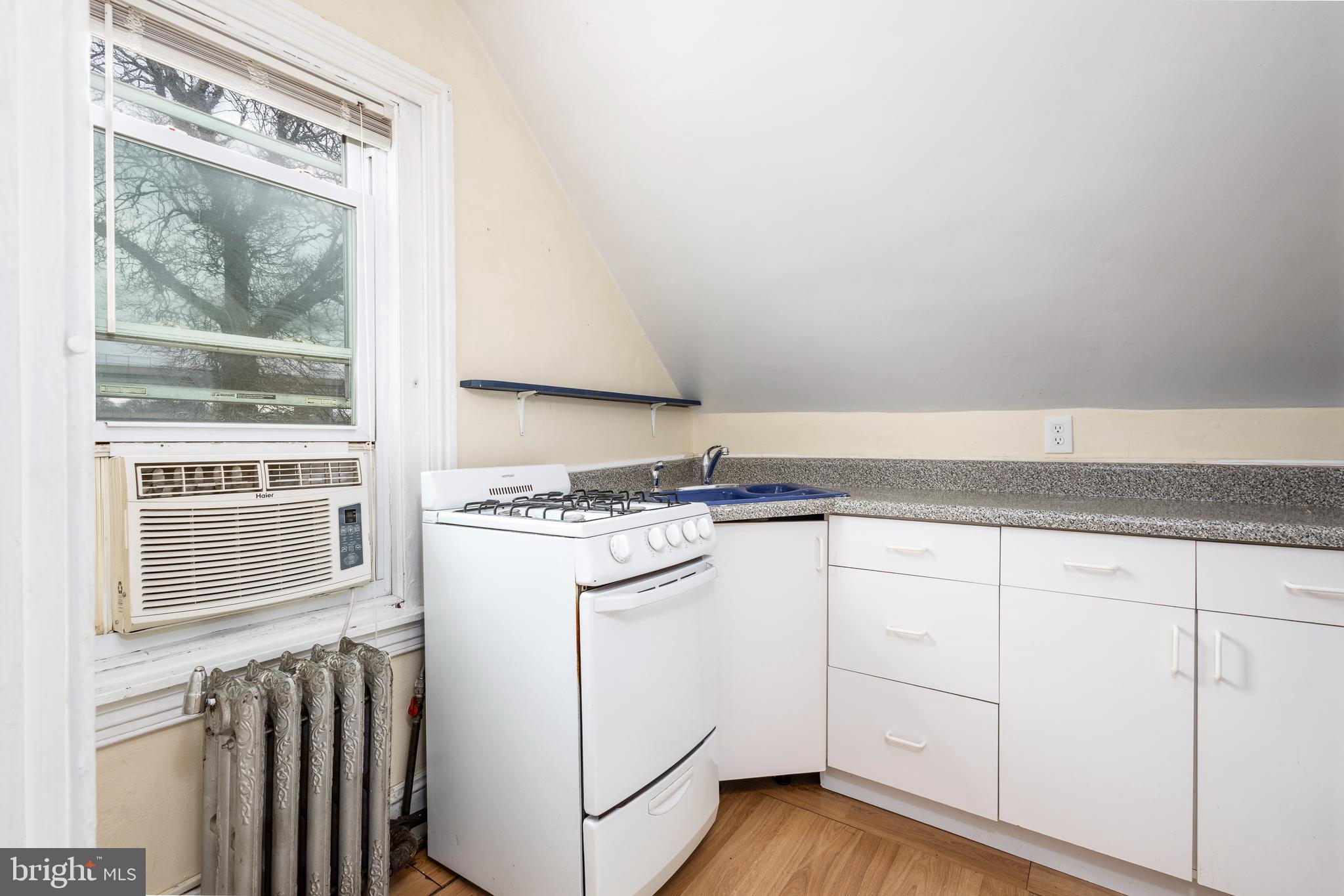 EAST FALLS - Residential Income