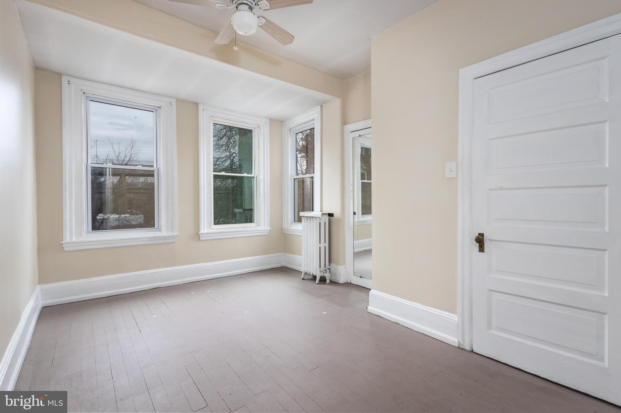 EAST FALLS - Residential Income