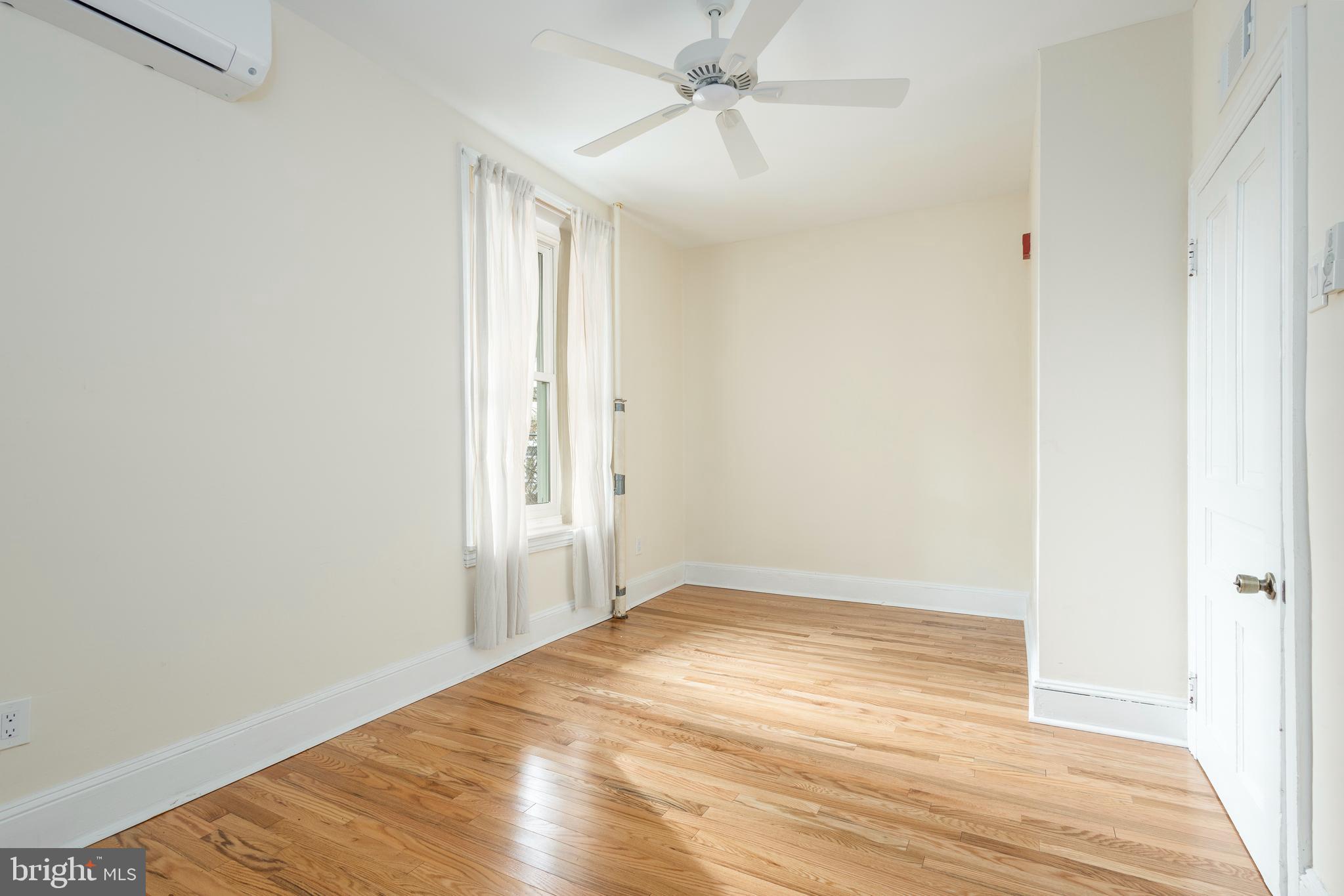 EAST FALLS - Residential Income