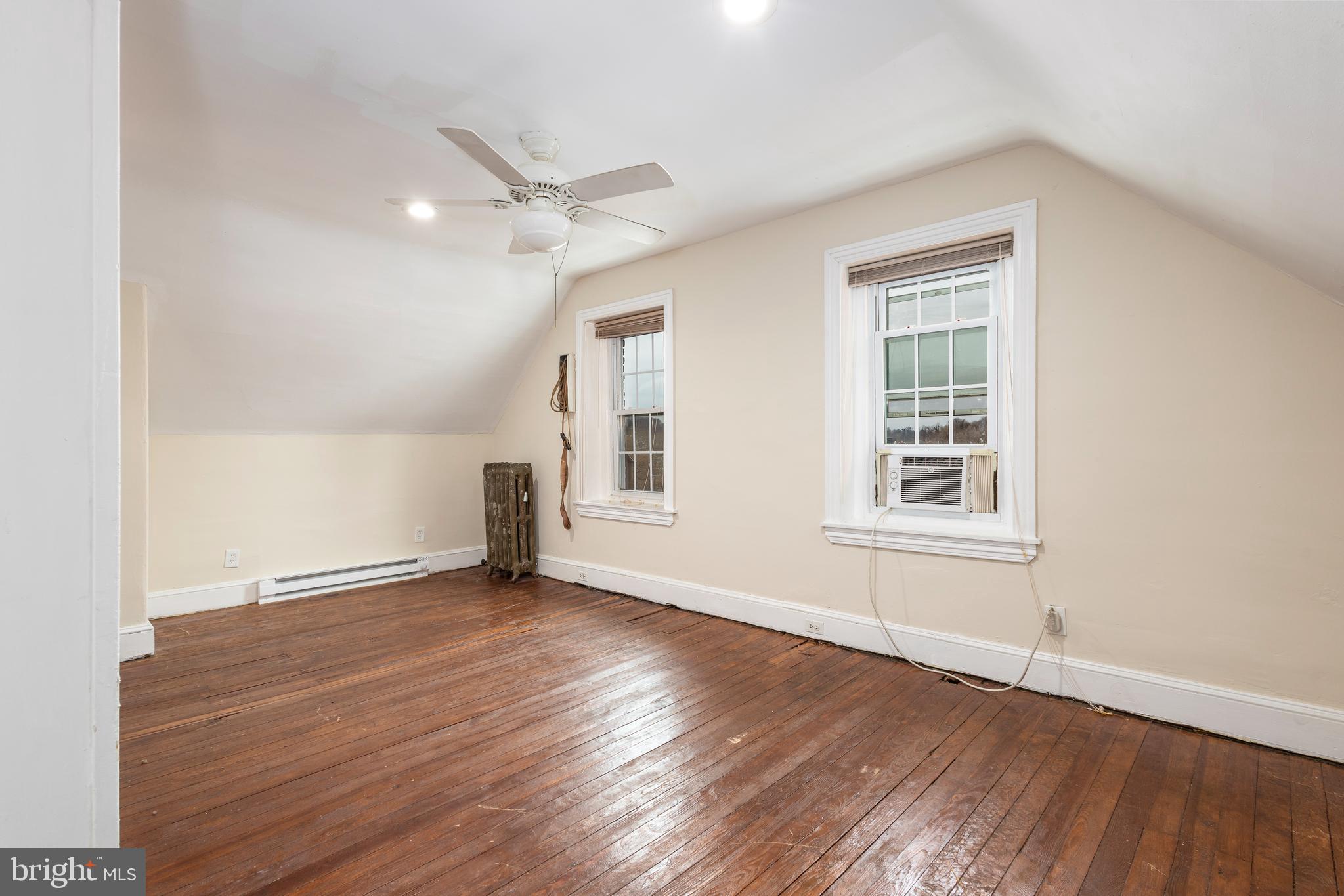 EAST FALLS - Residential Income