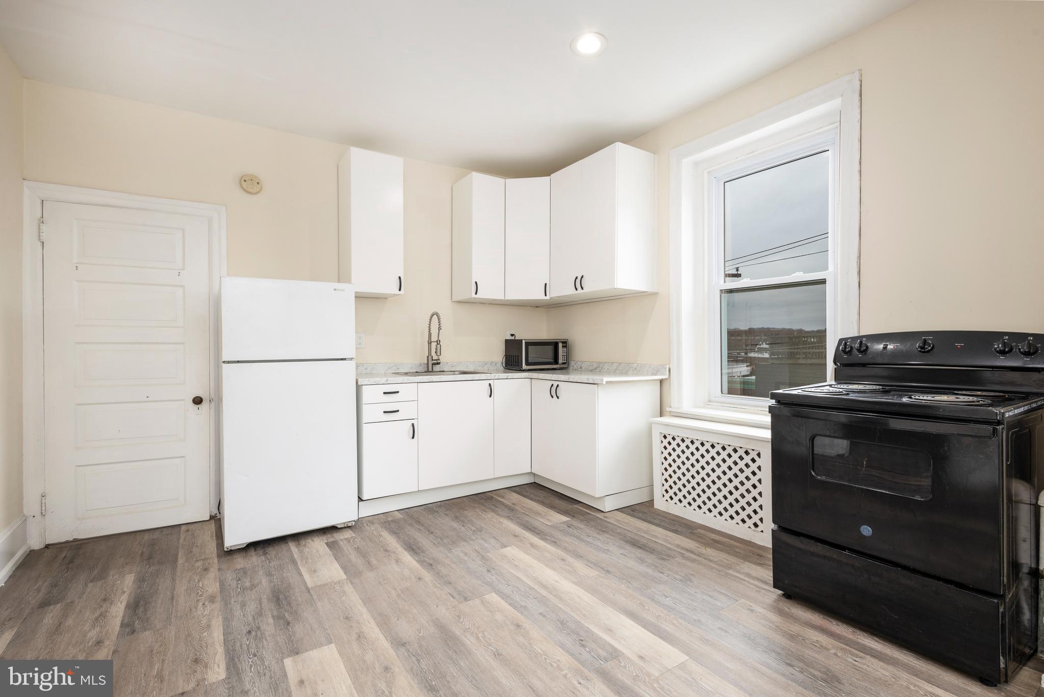 EAST FALLS - Residential Income