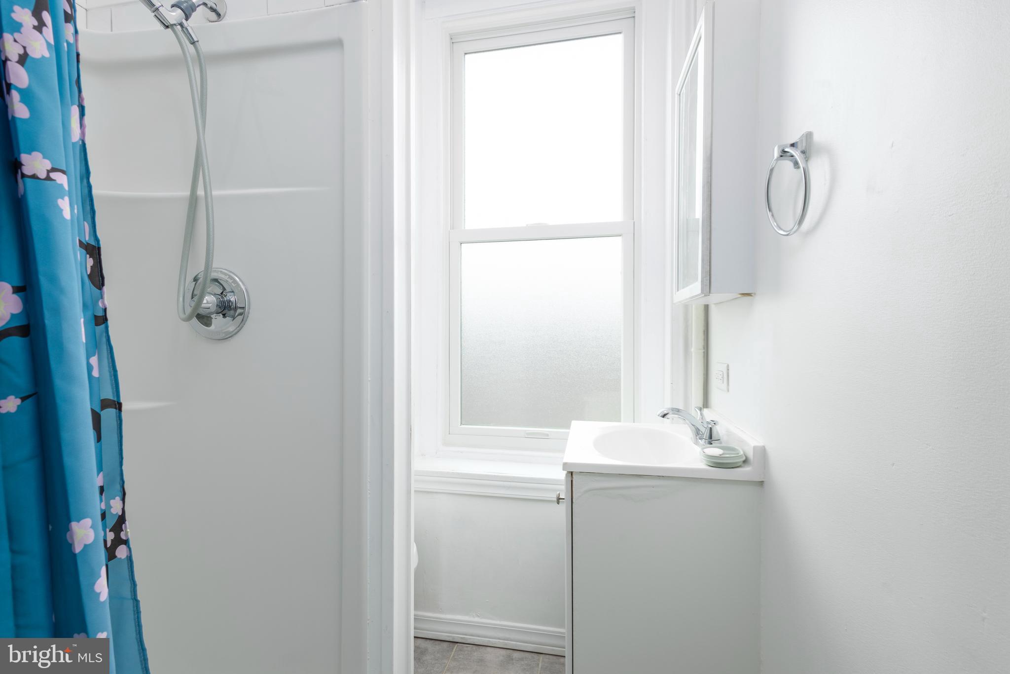 EAST FALLS - Residential Income