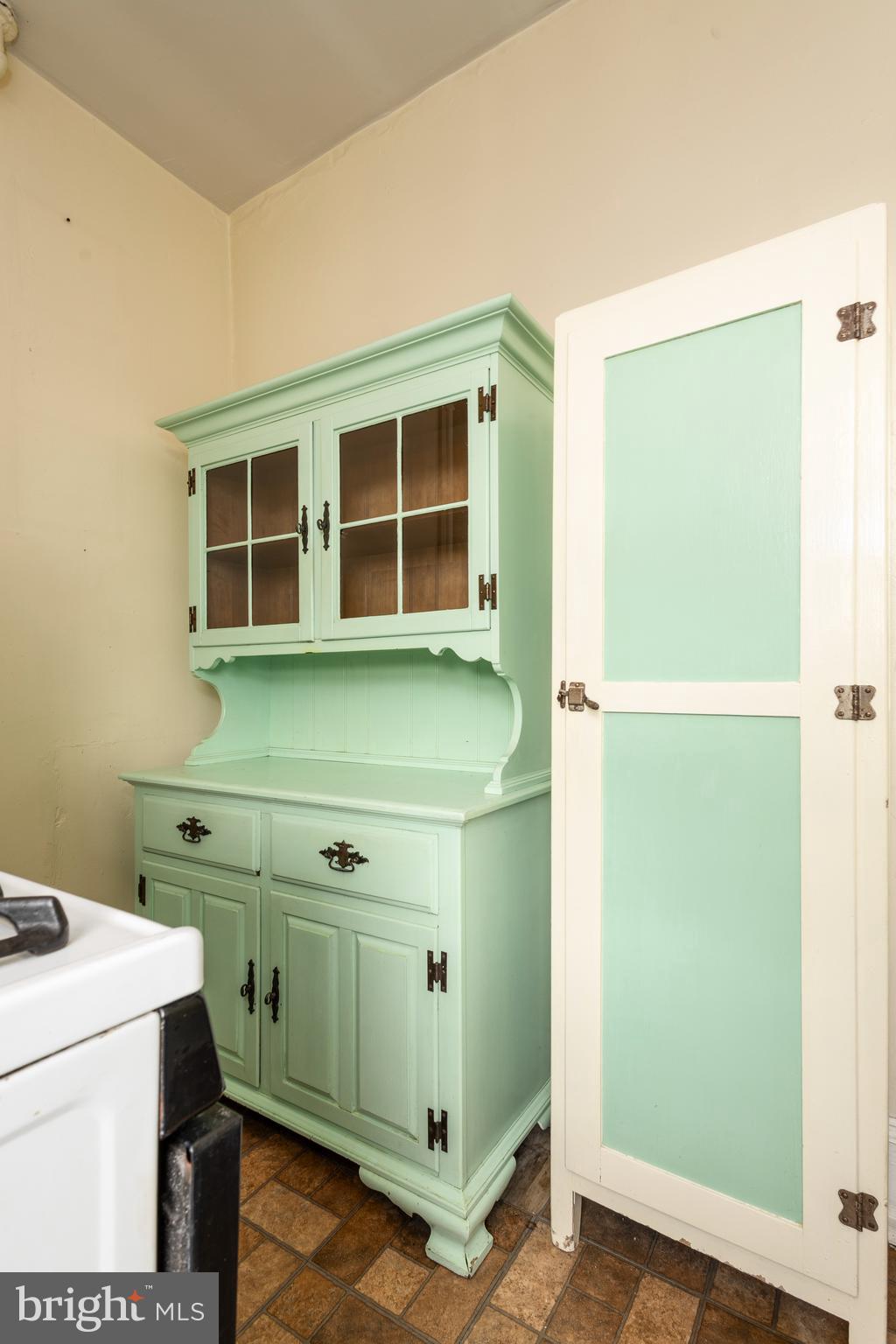 EAST FALLS - Residential Income