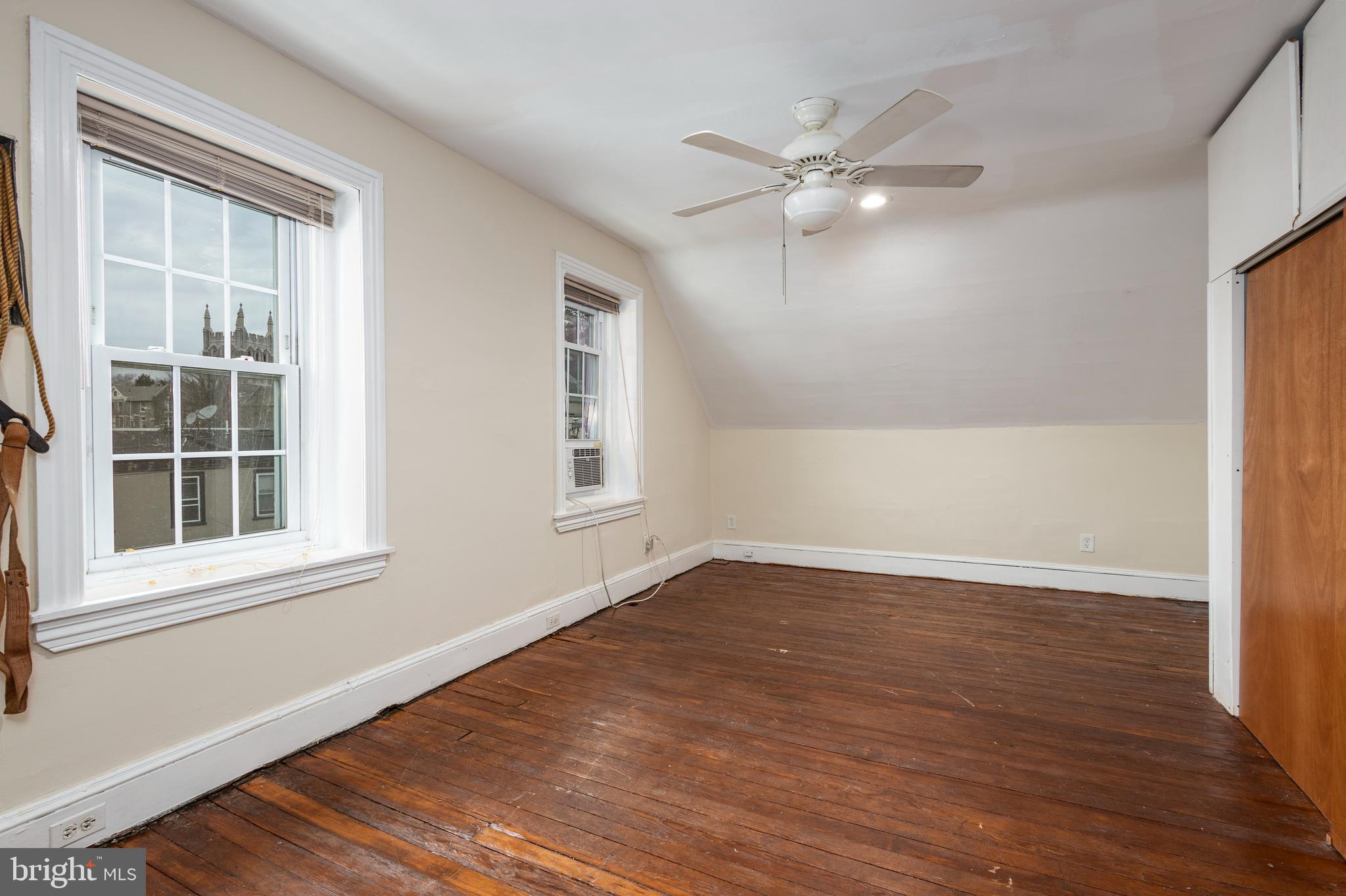 EAST FALLS - Residential Income