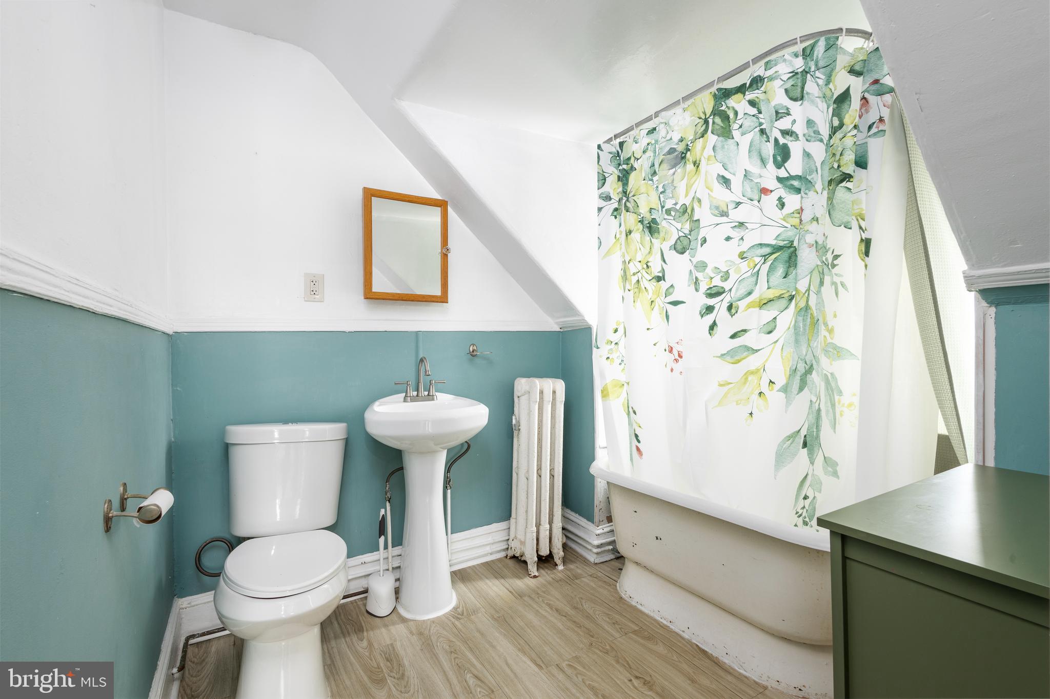 EAST FALLS - Residential Income