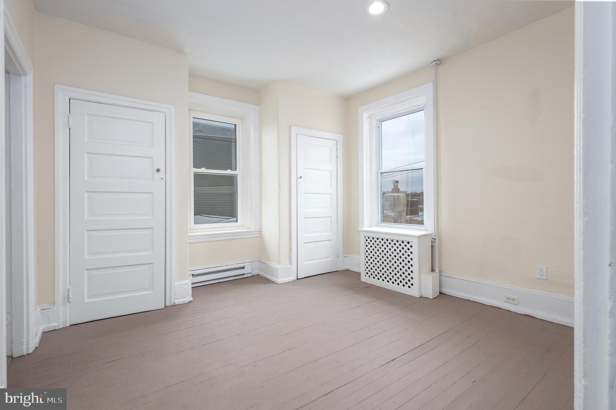 EAST FALLS - Residential Income